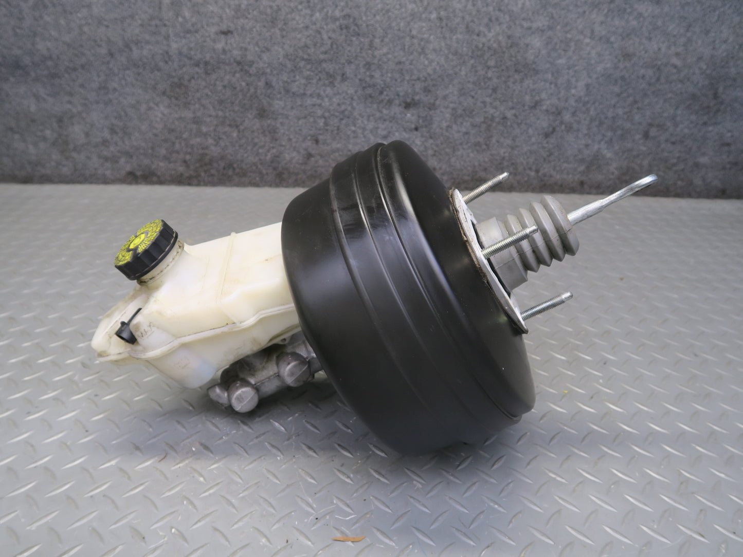 2017-2020 Maserati Levante M161 Brake Master Cylinder Booster Fluid Reservoir