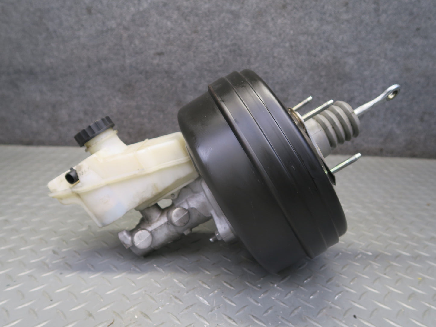 2017-2020 Maserati Levante M161 Brake Master Cylinder Booster Fluid Reservoir