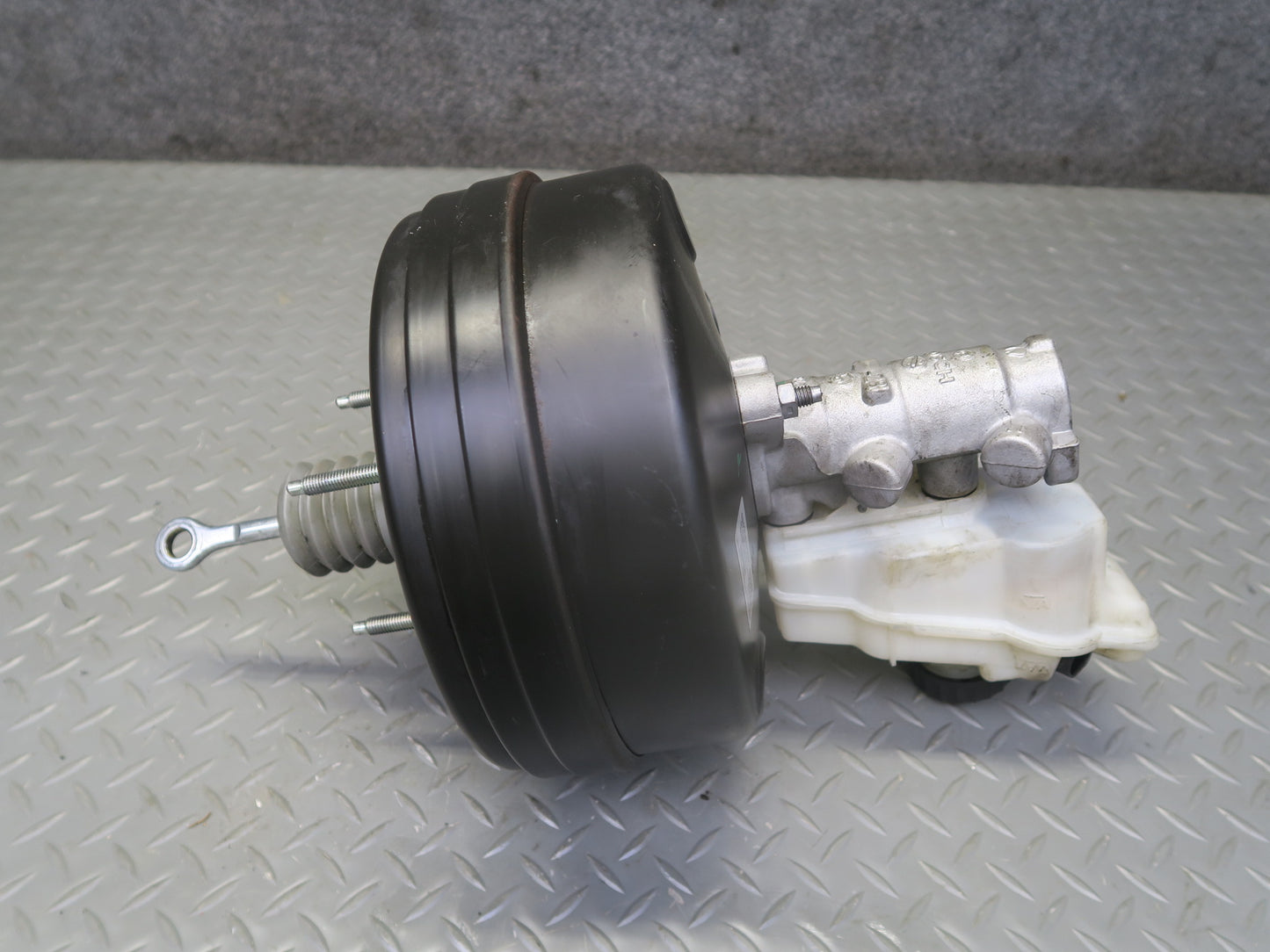 2017-2020 Maserati Levante M161 Brake Master Cylinder Booster Fluid Reservoir