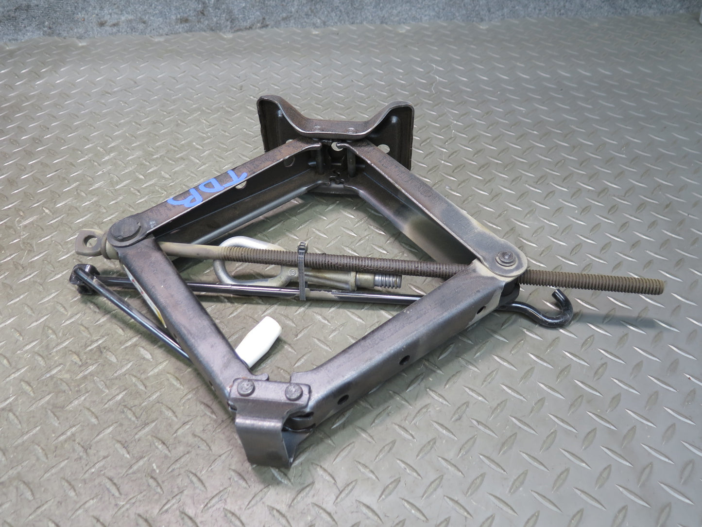 12-18 BMW F30 335ix Spare Tire Lift Jack Wrench Tool Hook & Foam Storage Set OEM