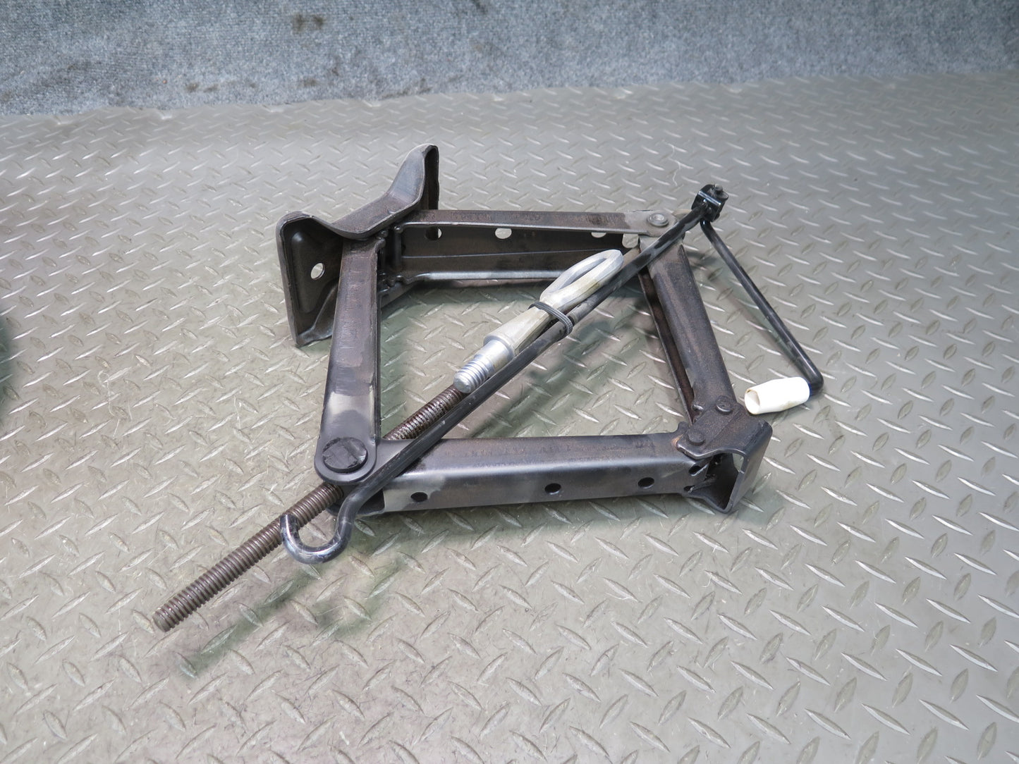 12-18 BMW F30 335ix Spare Tire Lift Jack Wrench Tool Hook & Foam Storage Set OEM