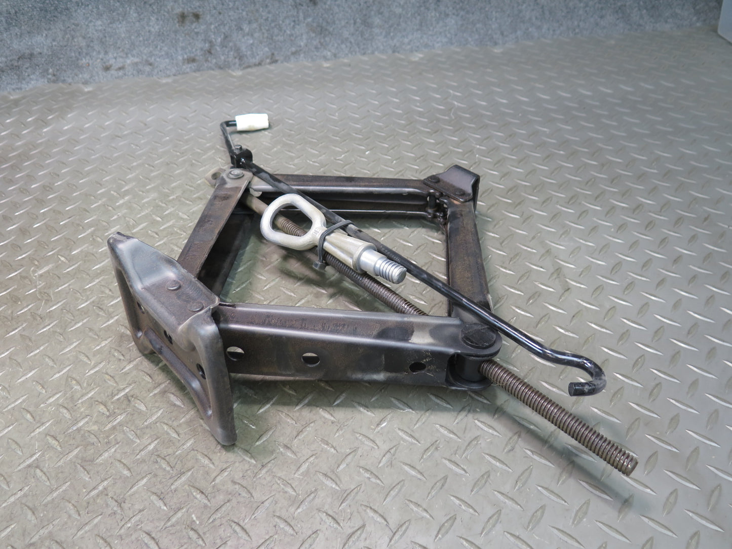 12-18 BMW F30 335ix Spare Tire Lift Jack Wrench Tool Hook & Foam Storage Set OEM