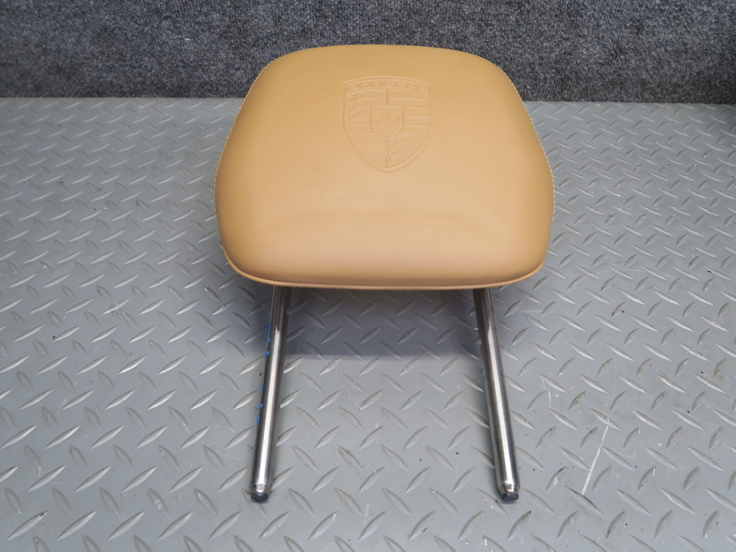 2011-2018 Porsche Cayenne 958 Rear Left Center Right Seat Headrest Cognac Set
