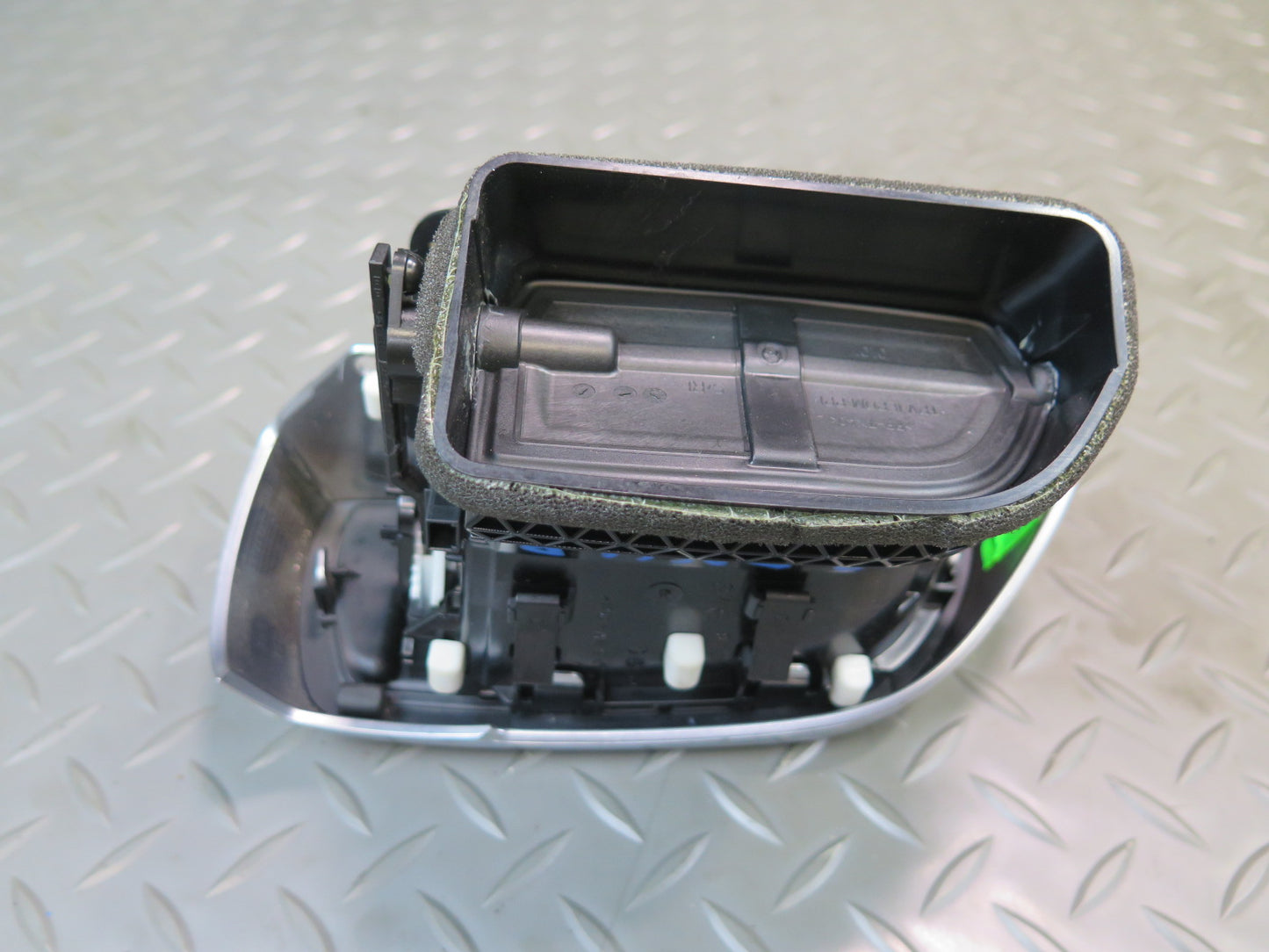 2011-2018 Porsche Cayenne 958 Dash Front Right A/C Air Vent Grille 7P5819704B