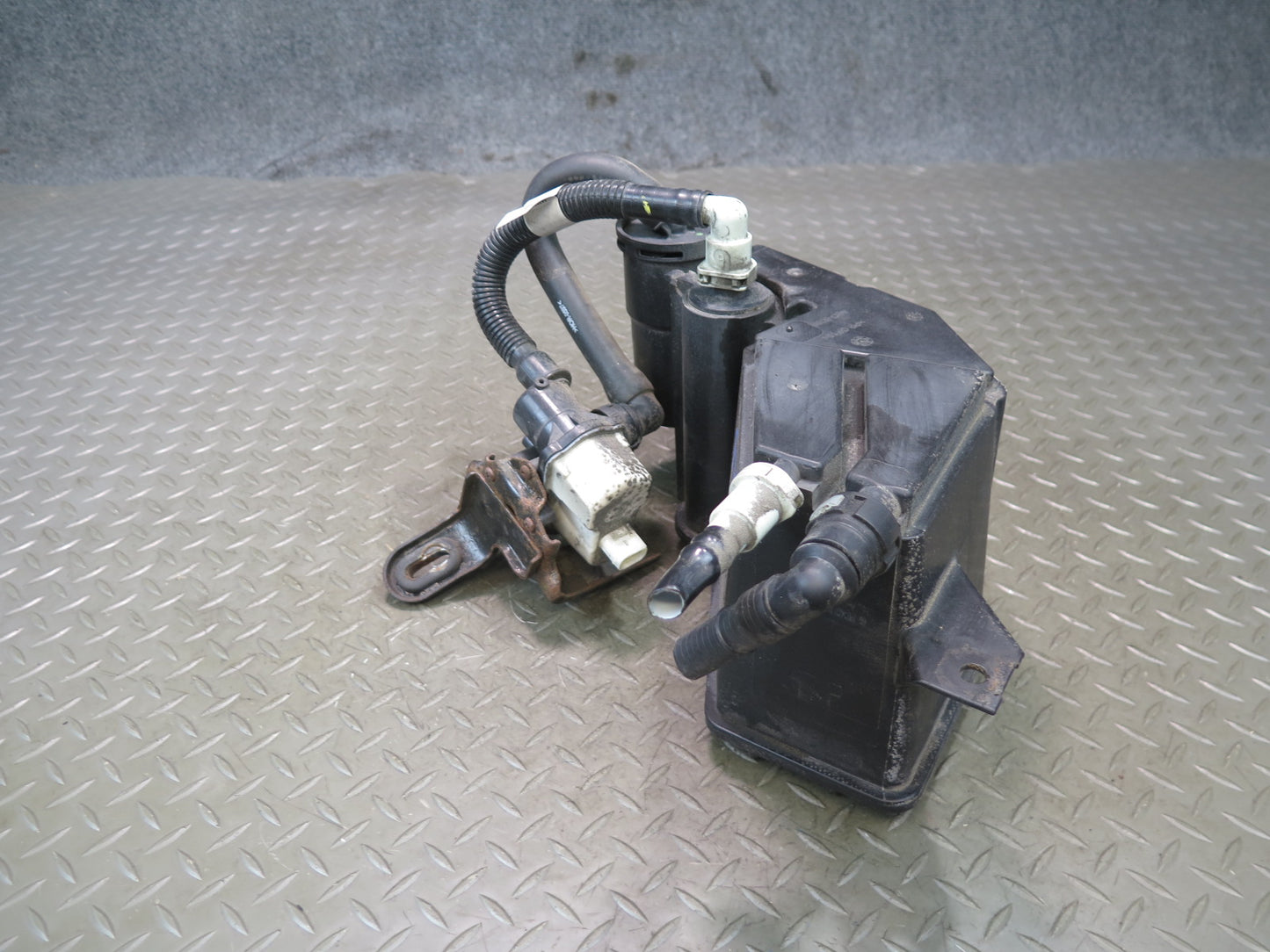 2017-2020 Maserati Levante M161 Fuel Evap Vapor Charcoal Canister 6700332920