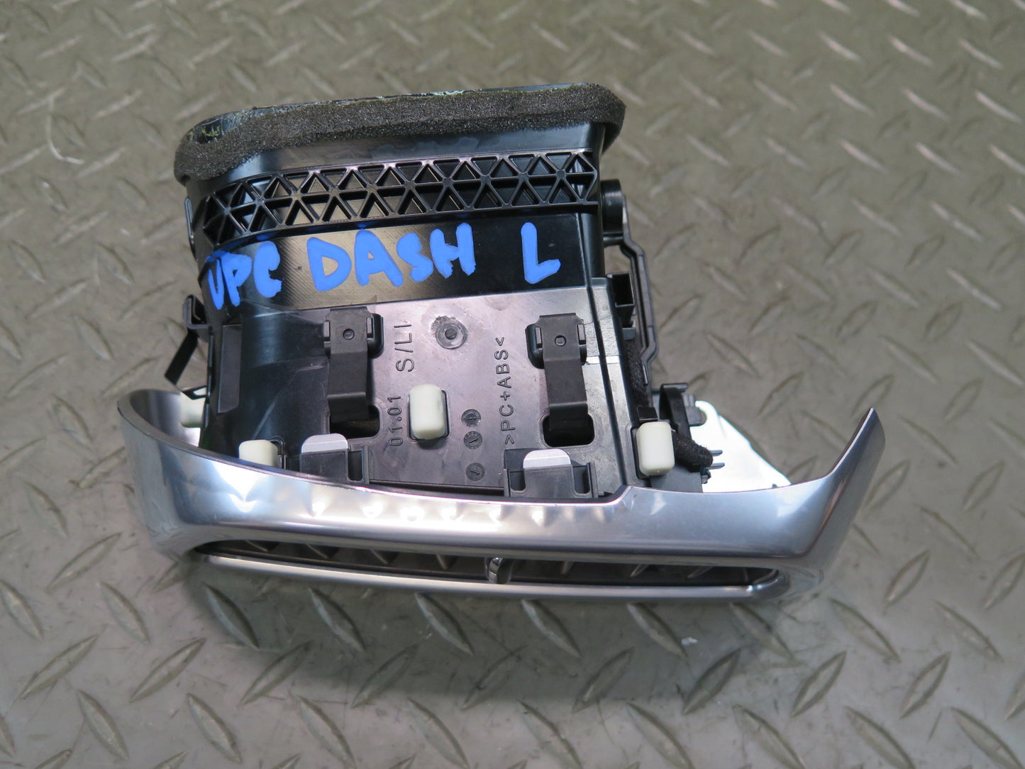 2011-2018 Porsche Cayenne 958 Dash Front Left A/C Air Vent Grille 7P5819703B