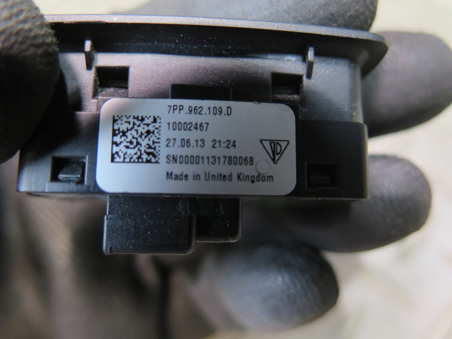 2011-2018 Porsche Cayenne 958 Anti Theft Alarm Button Switch 7PP962109D