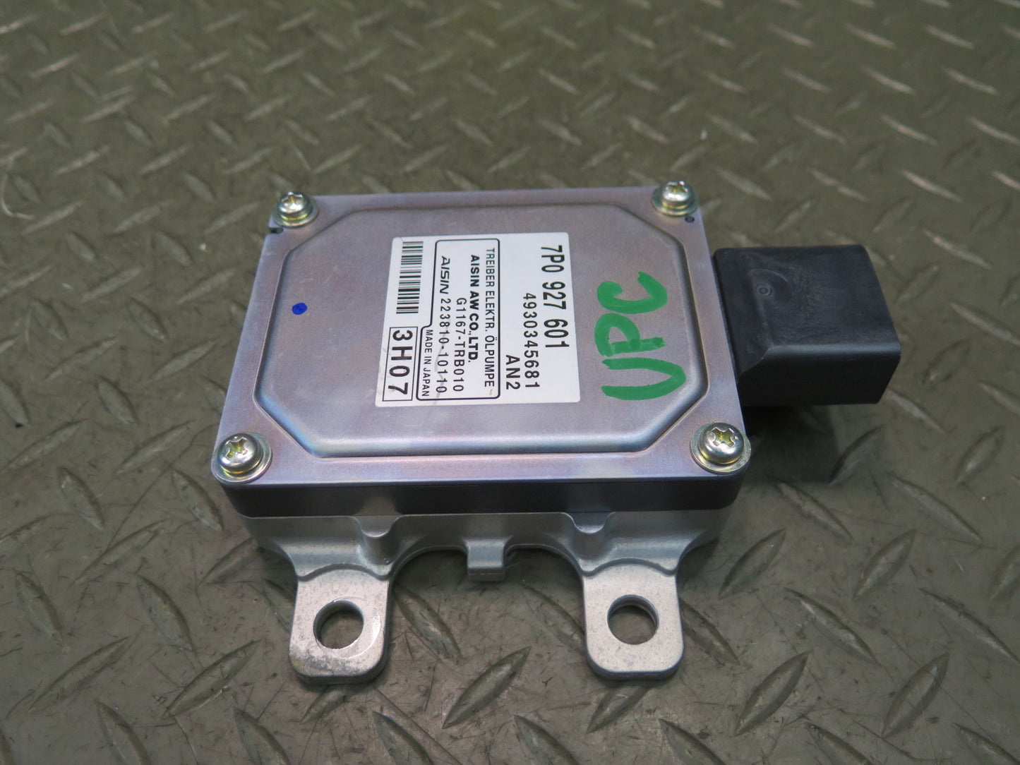 2011-2018 Porsche Cayenne 958 Hydraulic Oil Pump Control Module 7P0927601