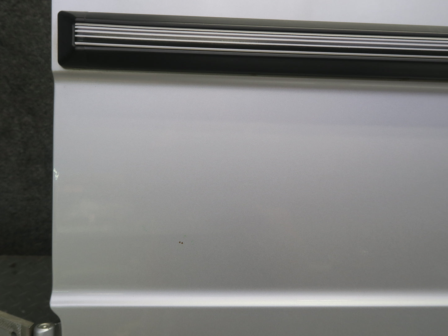2002-2012 Mercedes W463 G500 G550 Front Left Driver Side Door Shell Panel Silver