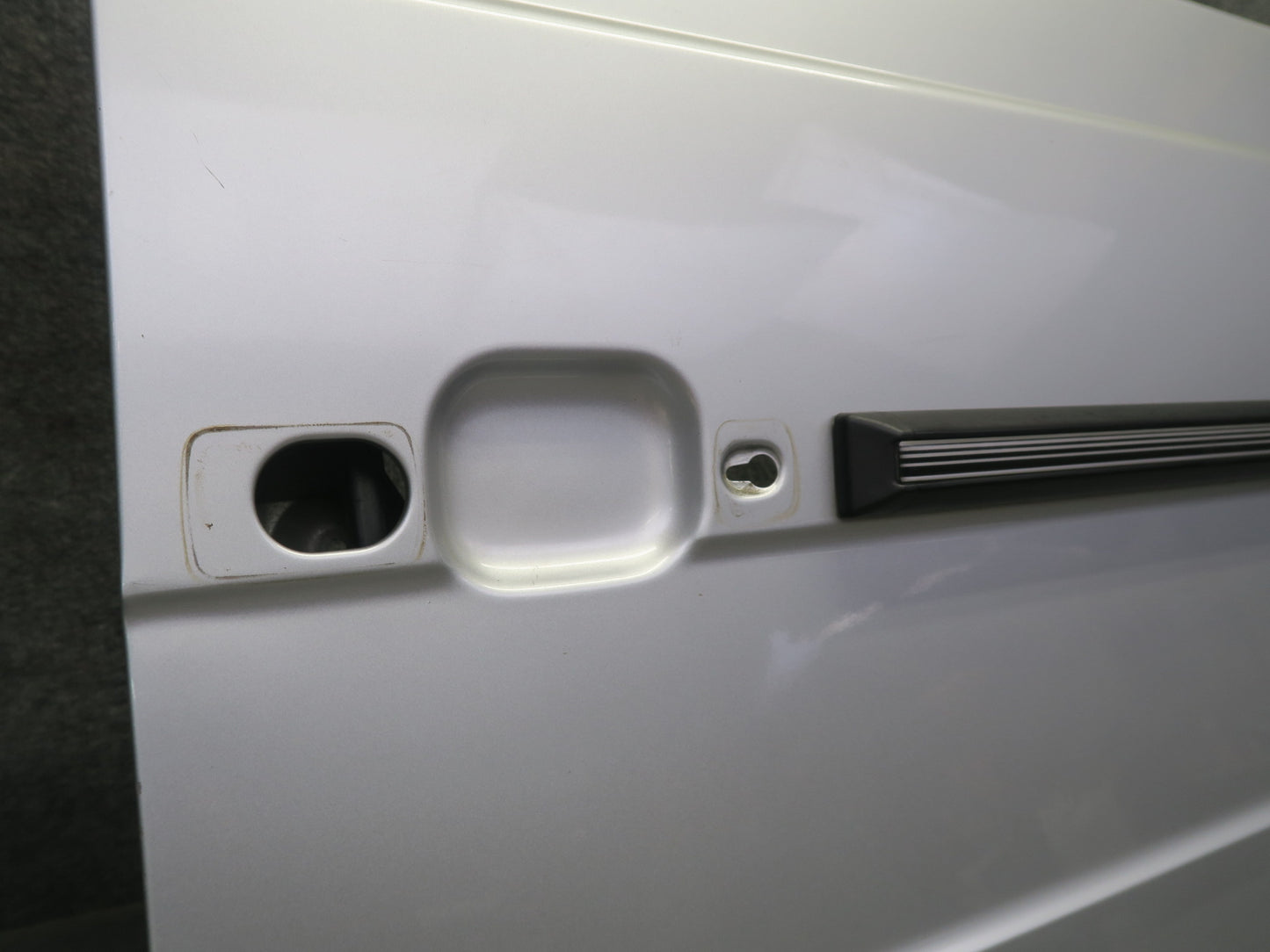 2002-2012 Mercedes W463 G500 G550 G55 AMG Front Right Door Shell Panel Silver