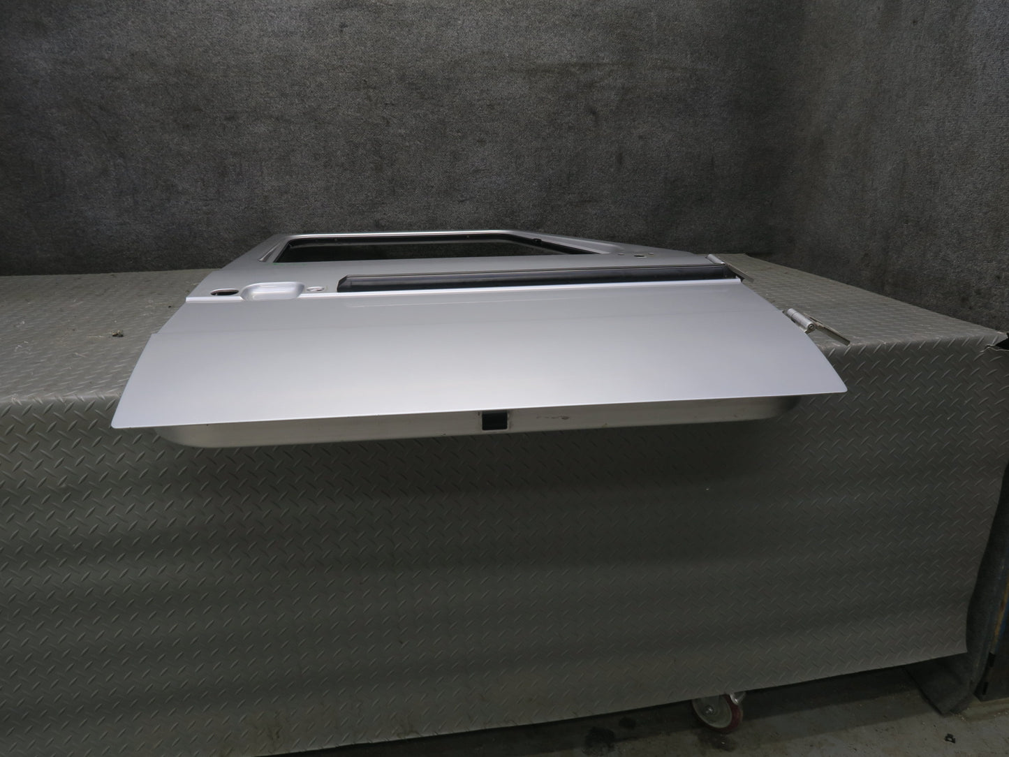 2002-2012 Mercedes W463 G500 G550 G55 AMG Front Right Door Shell Panel Silver
