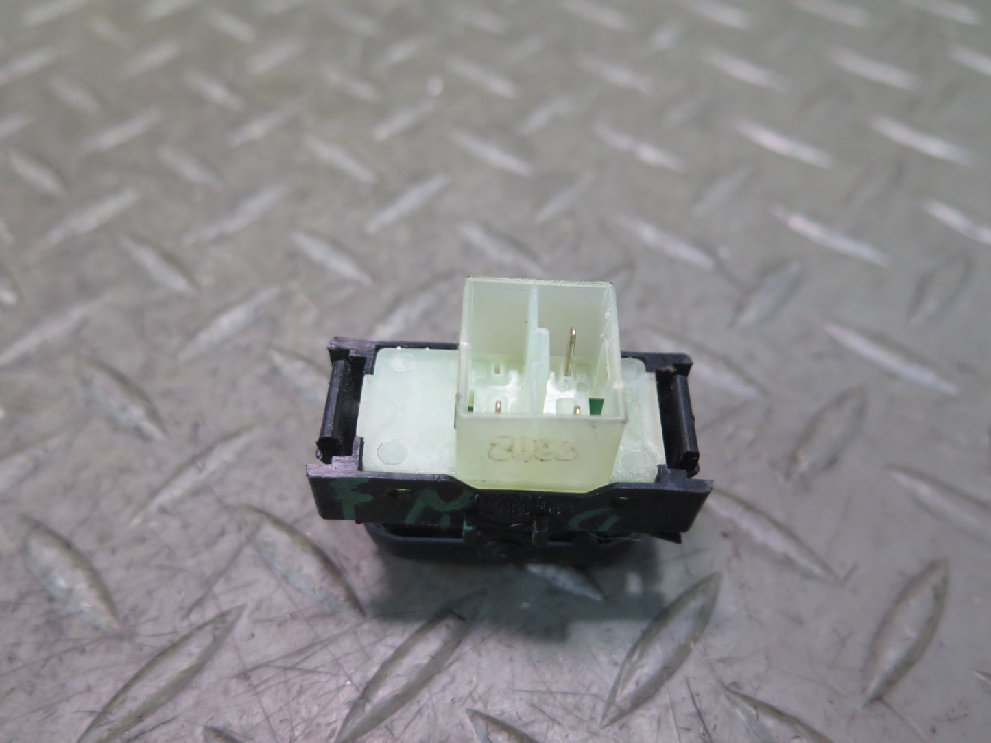 2002-2012 Mercedes W463 G500 Transfer Case High Low Button Switch 4638202110