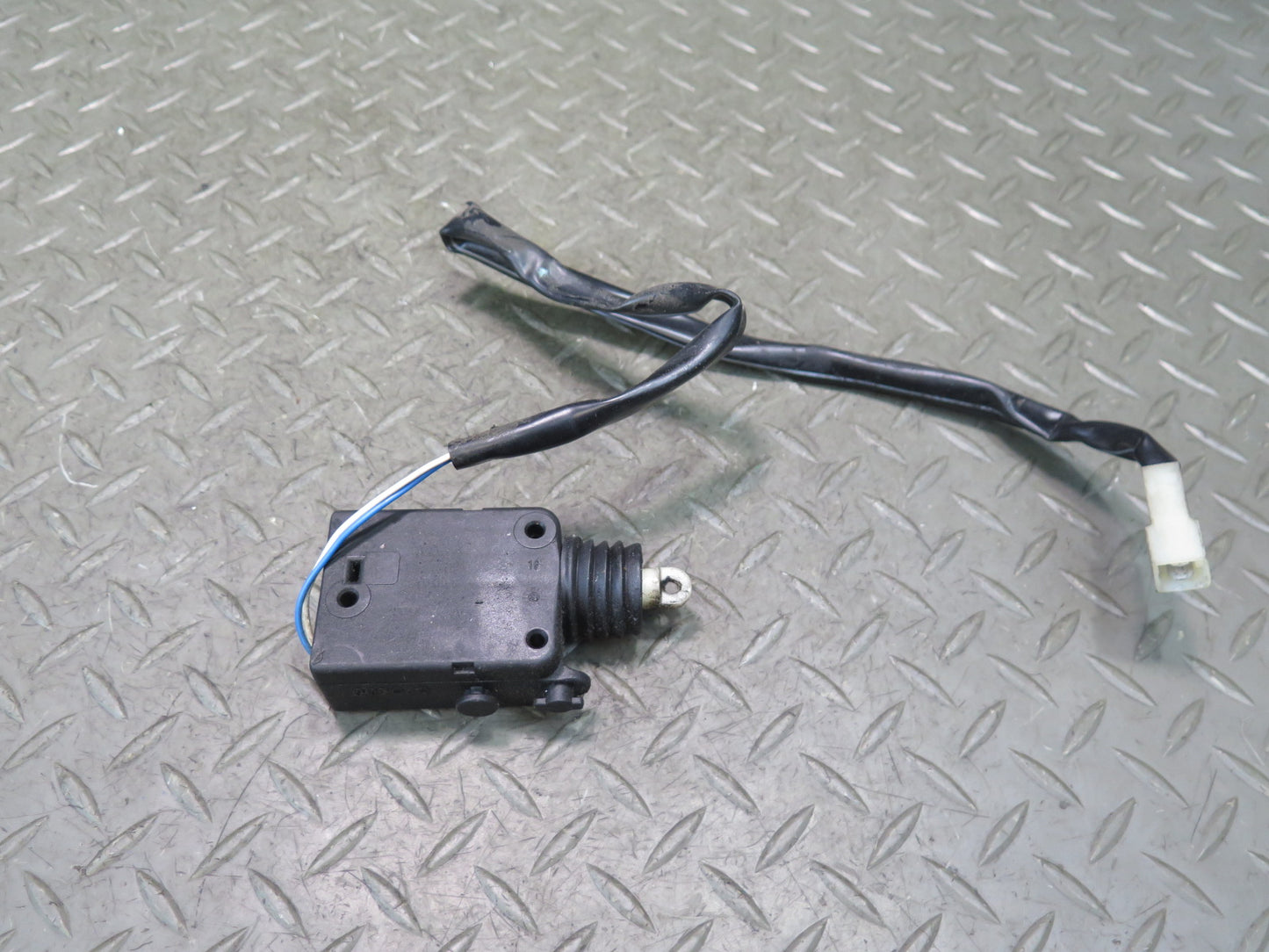 2002-2012 Mercedes W463 G500 Front Left Door Lock Latch Actuator