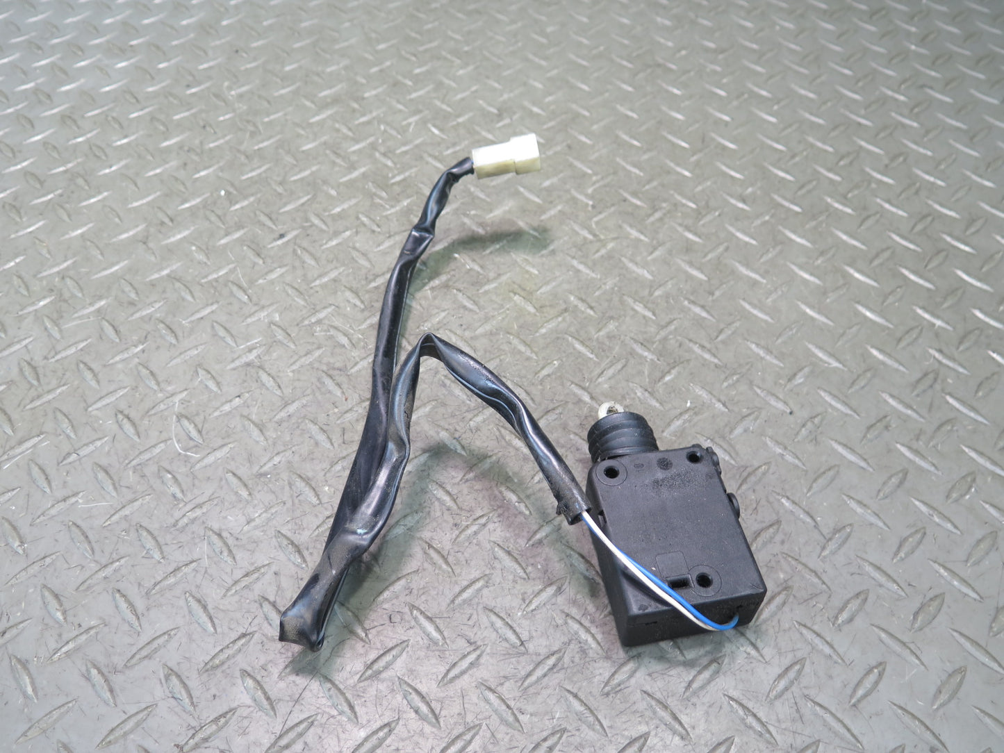 2002-2012 Mercedes W463 G500 Front Left Door Lock Latch Actuator