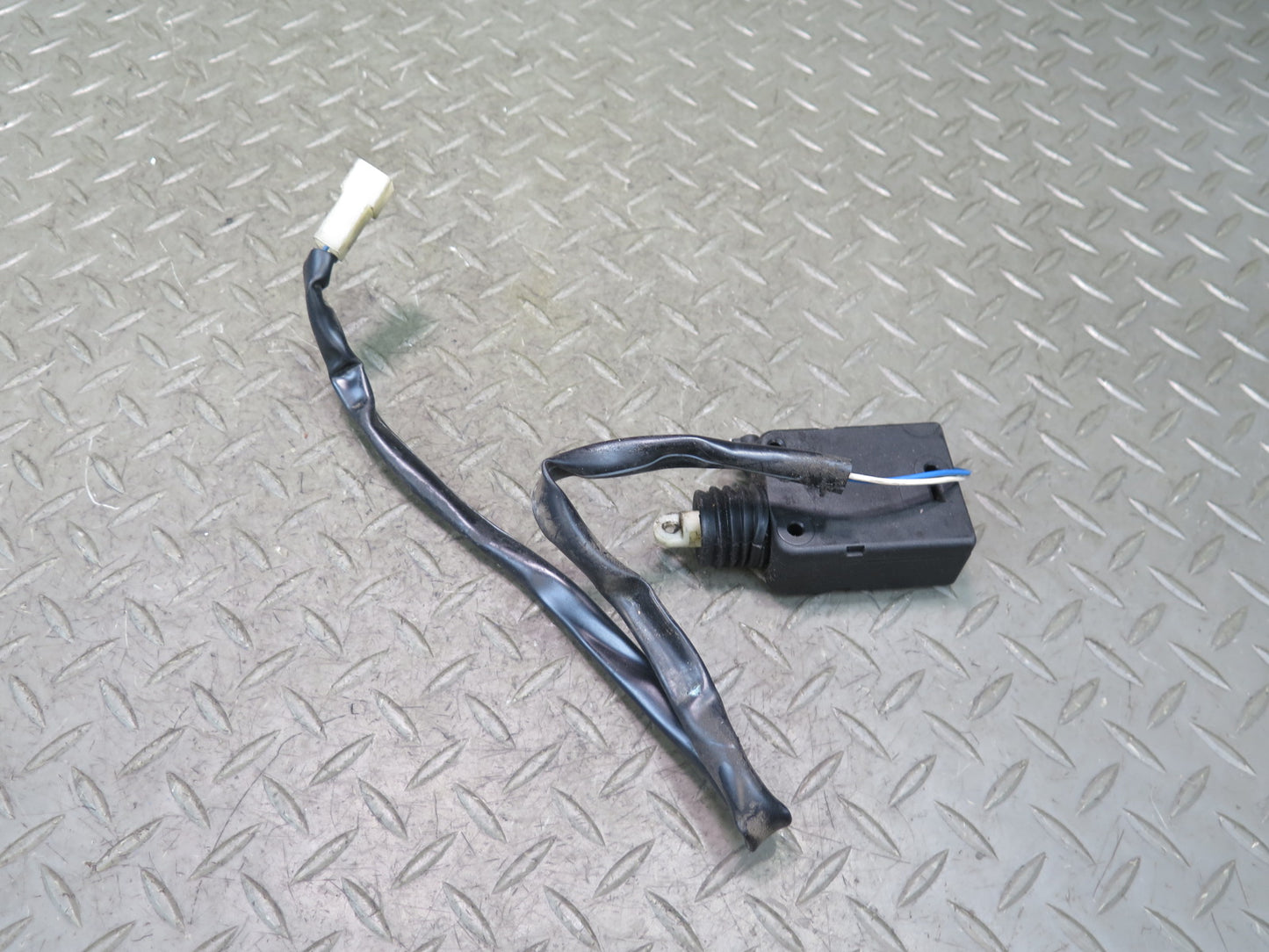 2002-2012 Mercedes W463 G500 Front Left Door Lock Latch Actuator