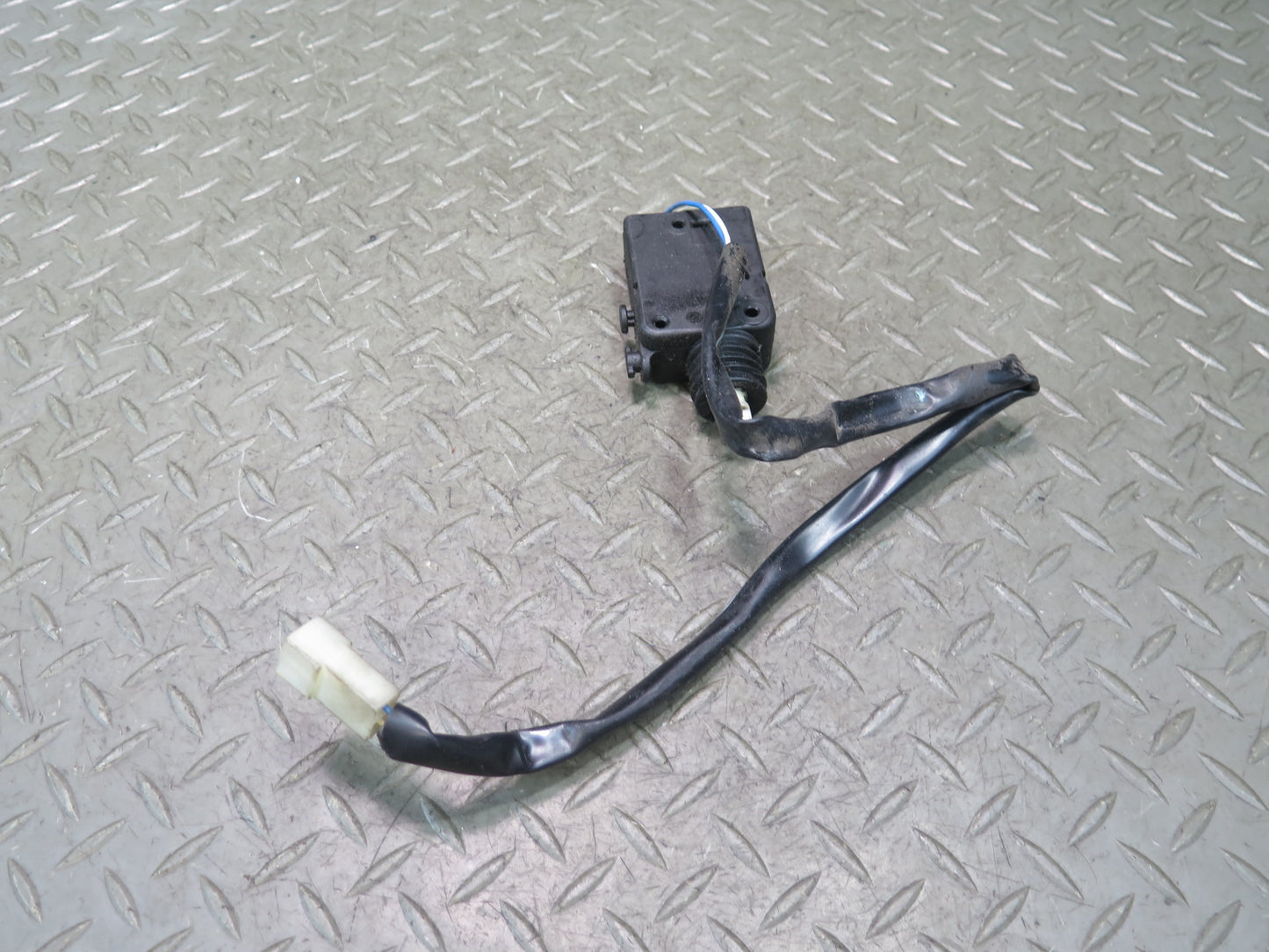 2002-2012 Mercedes W463 G500 Front Left Door Lock Latch Actuator