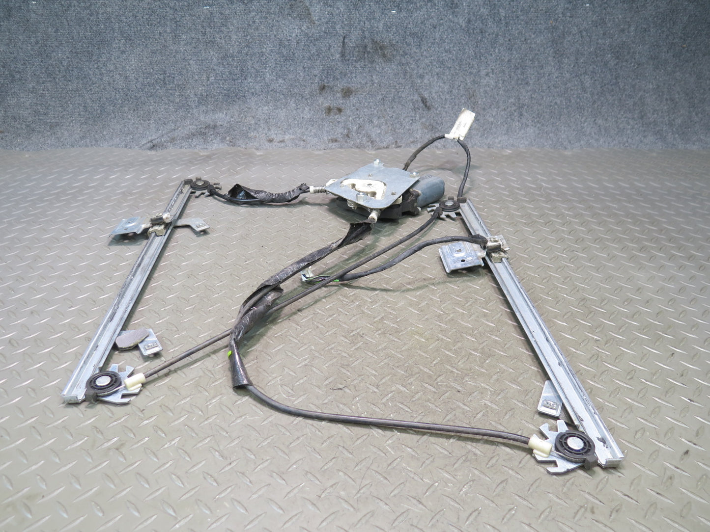 2002-2018 Mercedes W463 G500 G550 G55 Front Left Door Window Regulator w Motor