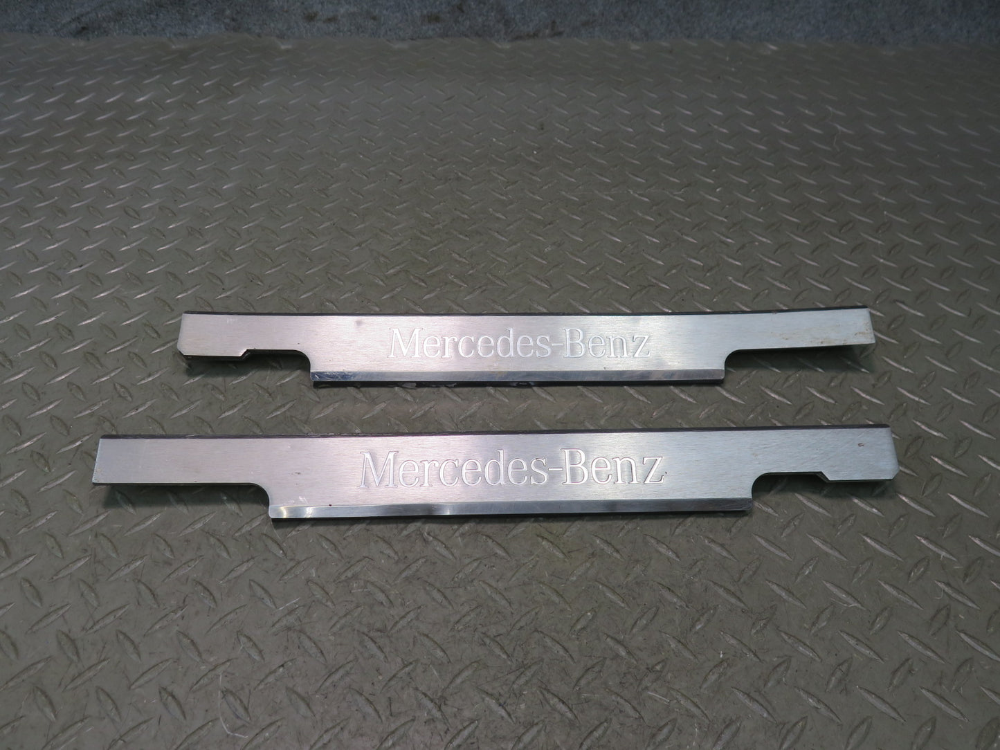 2002-2007 Mercedes W463 G500 Set of 2 Rear Left Right Door Scuff Sill Plate Trim