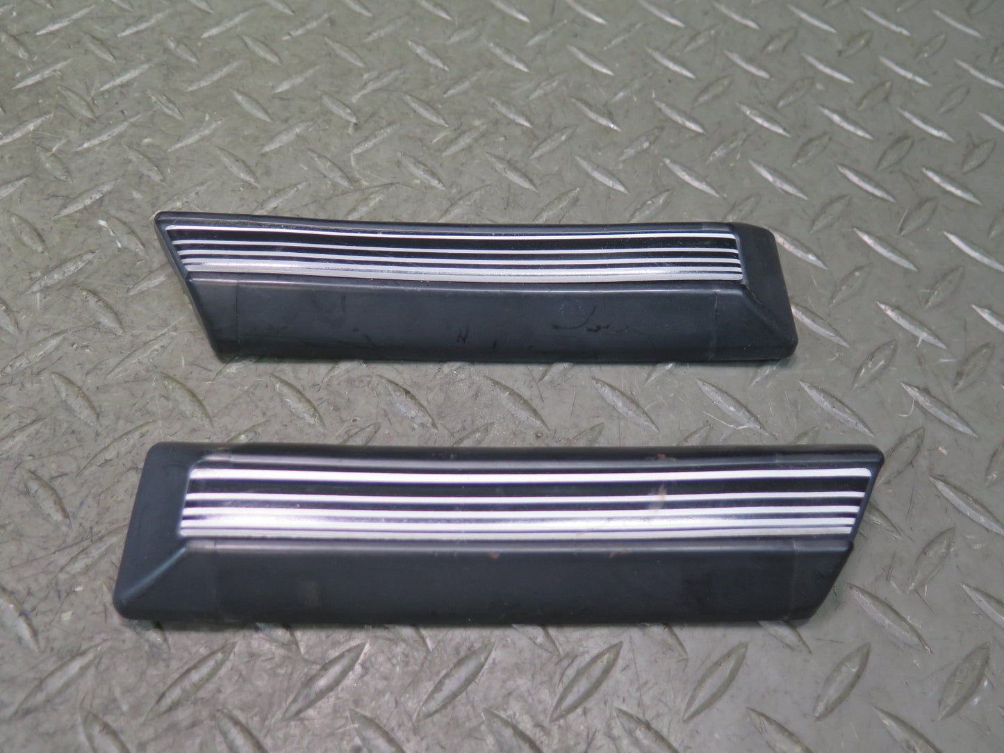 2002-2007 Mercedes W463 G500 Set of 2 Front Left & Right Fender Trim Molding