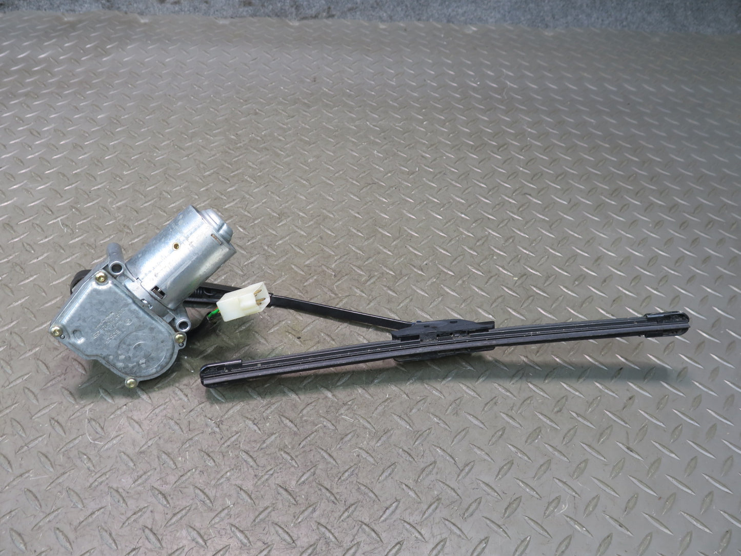 2002-2012 Mercedes W463 G500 G550 G55 AMG Rear Wiper Linkage w Motor