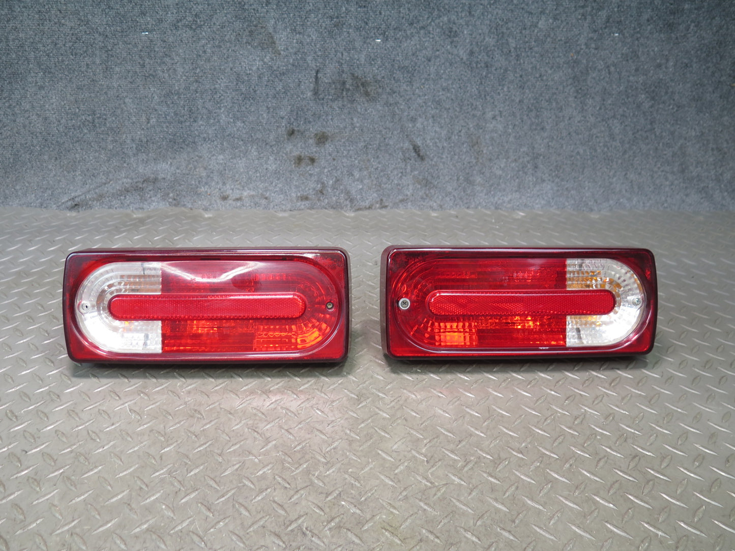 2002-2007 Mercedes W463 G500 Set of 2 Rear Left & Right Side Tail Light Lamp