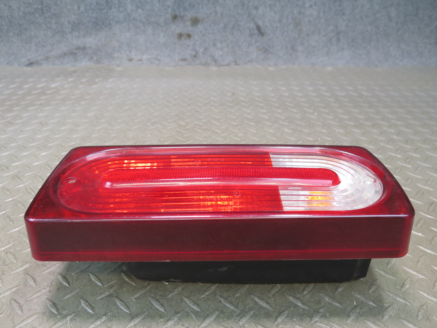 2002-2007 Mercedes W463 G500 Set of 2 Rear Left & Right Side Tail Light Lamp