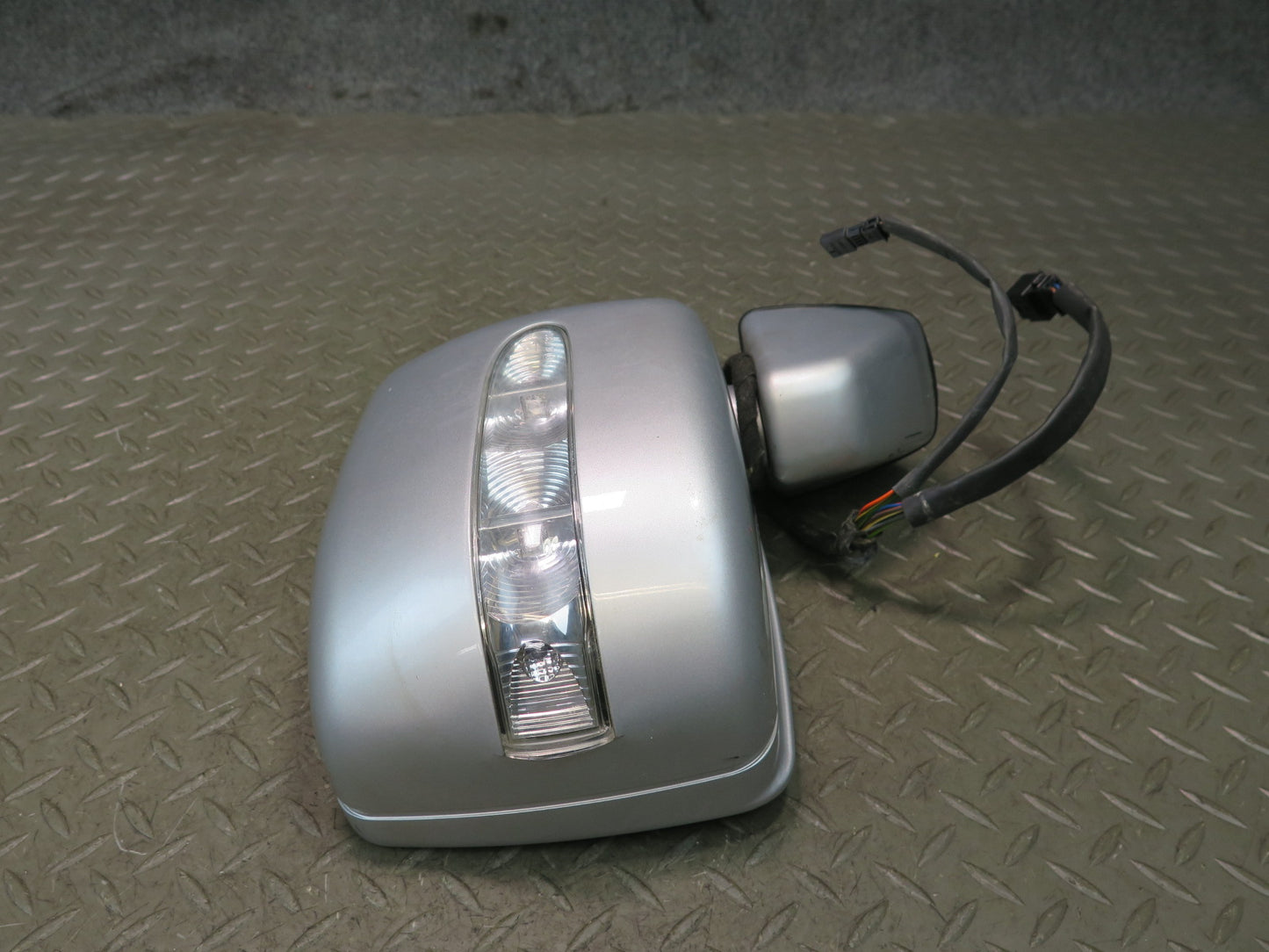 2002-2012 Mercedes W463 G500 Front Right Exterior Side View Power Heated Mirror