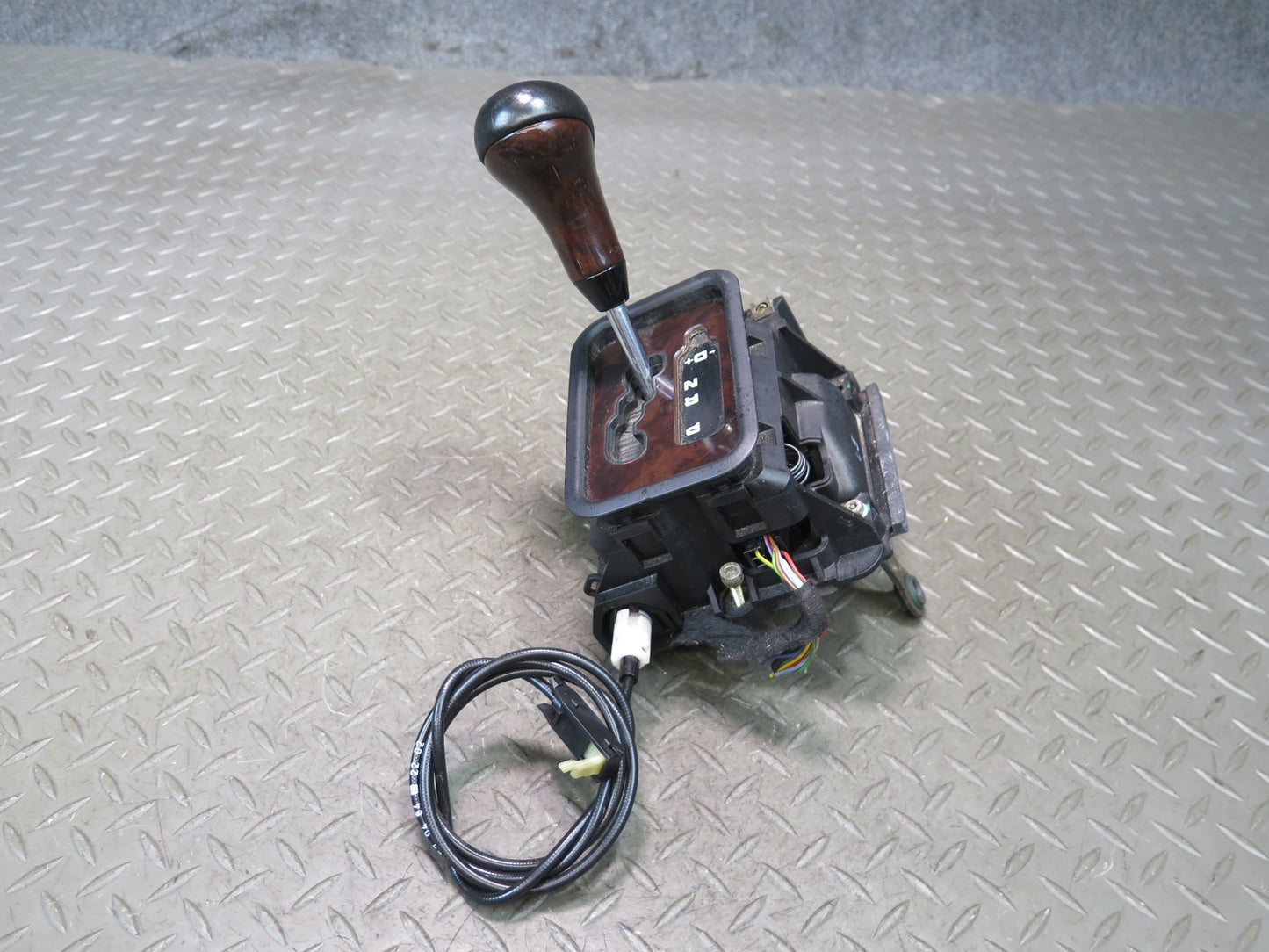 2003 Mercedes W463 G500 A/T Automatic Transmission Shifter w Wood Trim & Cable