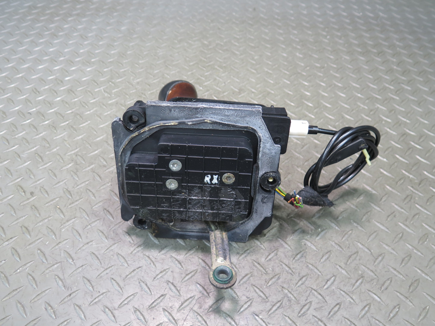 2003 Mercedes W463 G500 A/T Automatic Transmission Shifter w Wood Trim & Cable