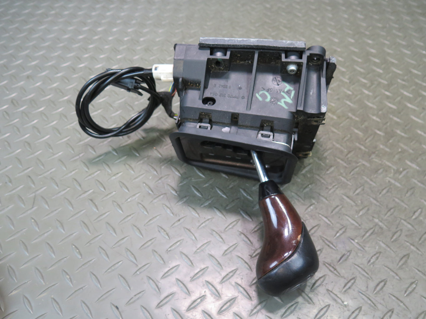 2003 Mercedes W463 G500 A/T Automatic Transmission Shifter w Wood Trim & Cable