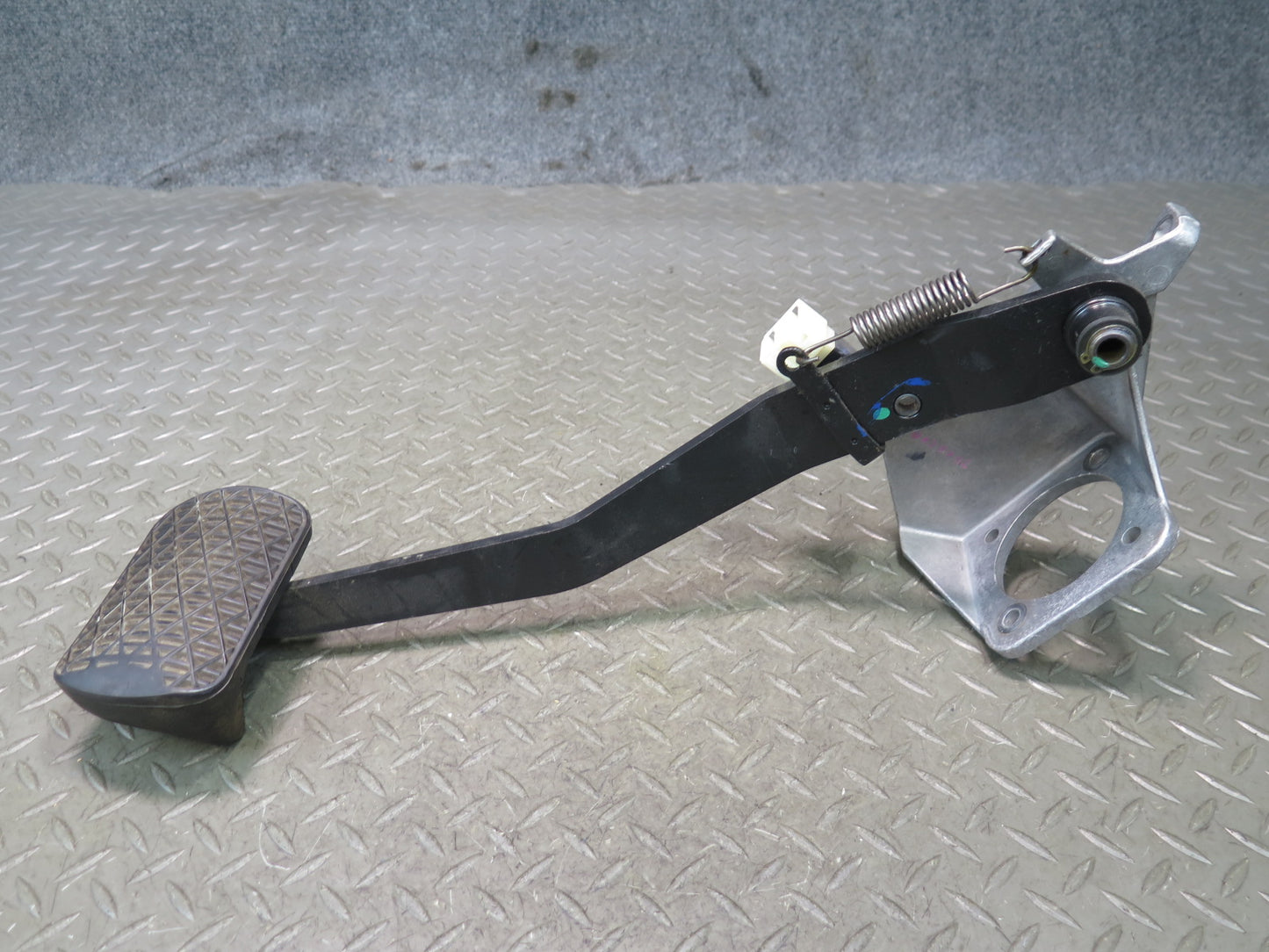 2002-2007 Mercedes W463 G500 A/T Brake Pedal Assembly 2022901619