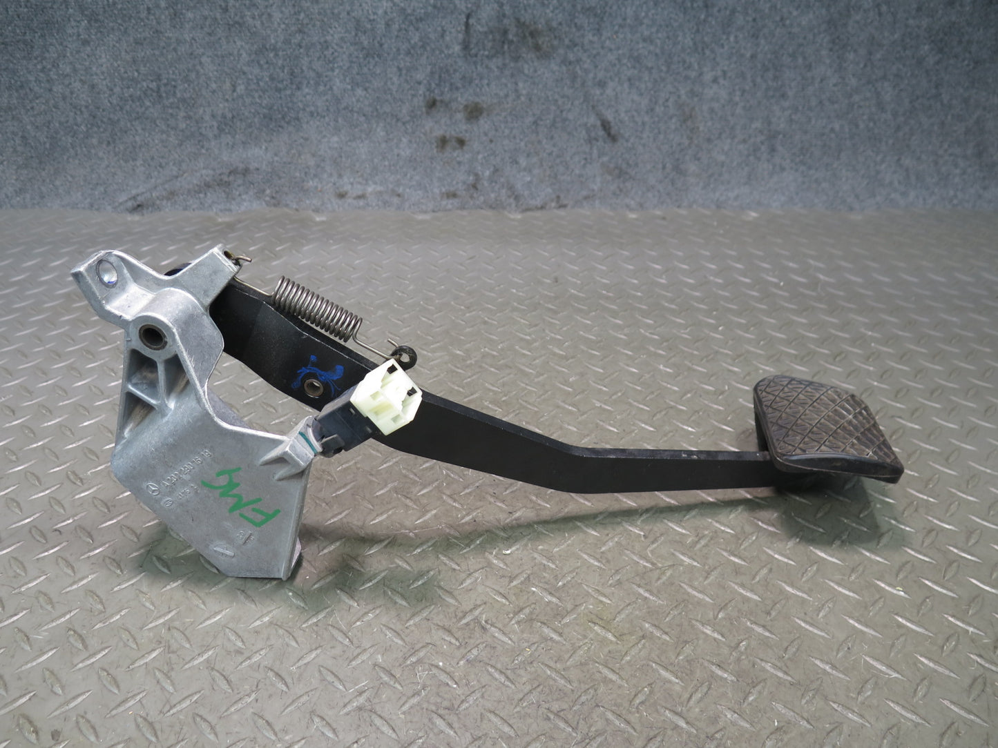 2002-2007 Mercedes W463 G500 A/T Brake Pedal Assembly 2022901619