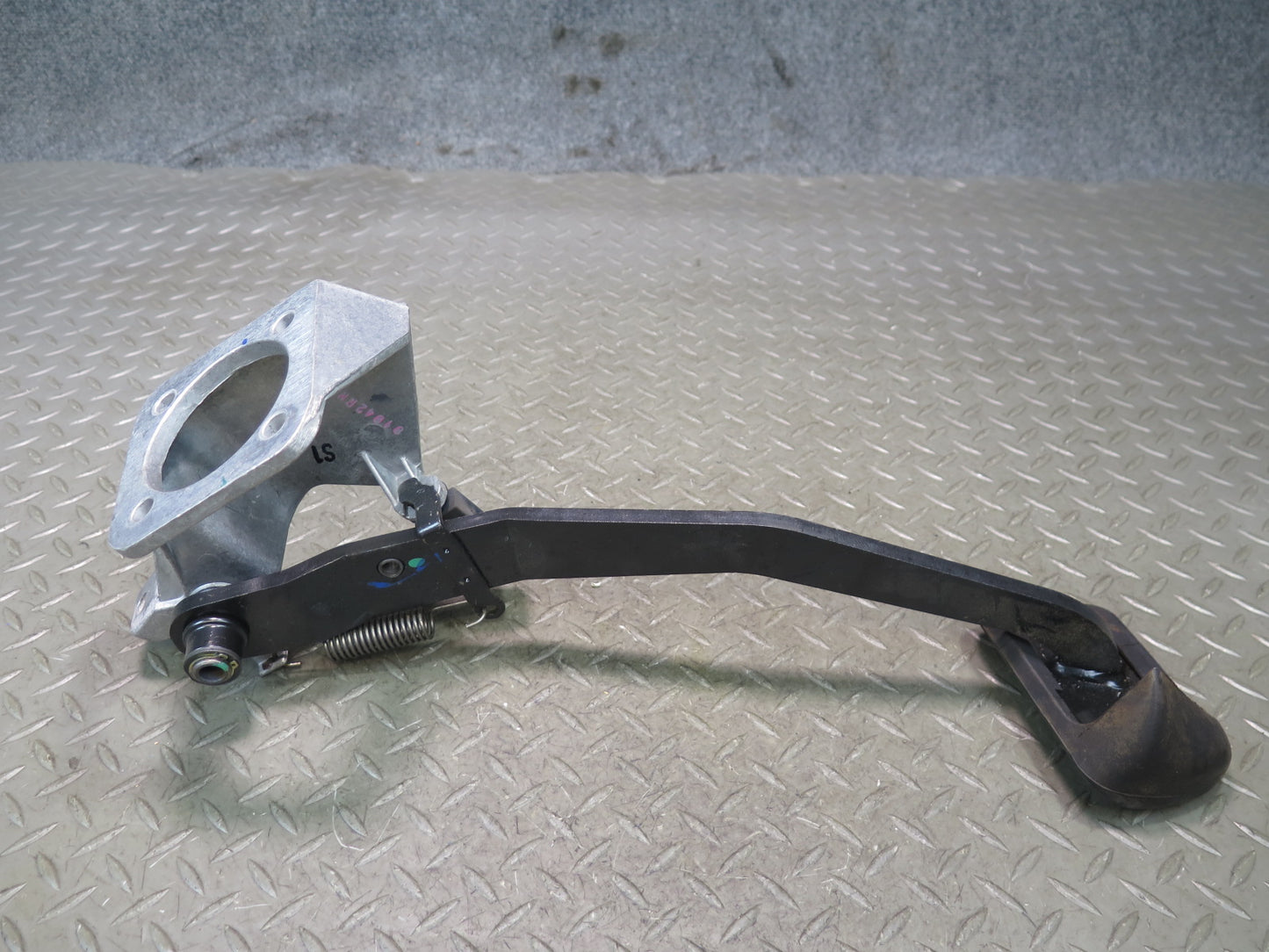 2002-2007 Mercedes W463 G500 A/T Brake Pedal Assembly 2022901619