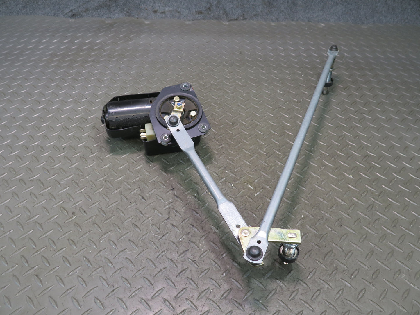 2002-2012 Mercedes W463 G500 G550 G55 AMG Front Windshield Wiper Linkage w Motor