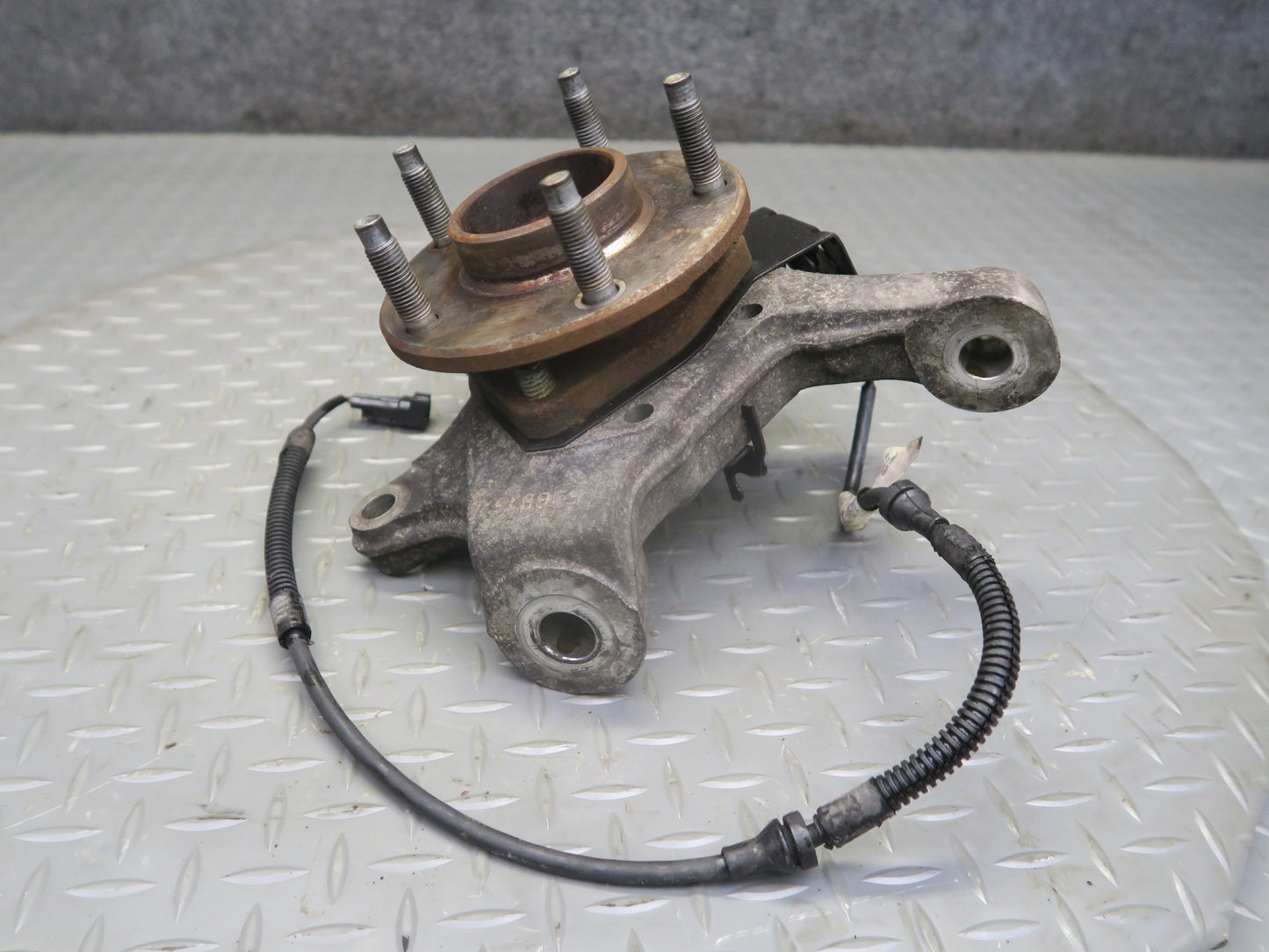 05-08 Chevrolet Corvette C6 Front Right Spindle Knuckle Wheel Hub Bearing OEM