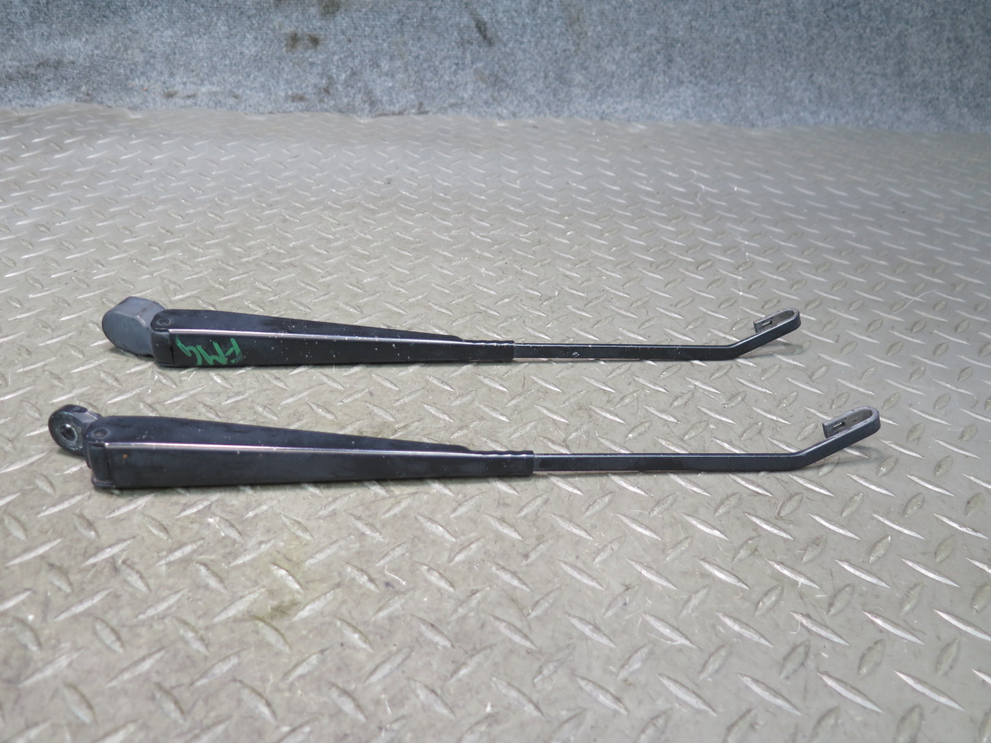 2002-2018 Mercedes W463 G500 G550 G55 AMG Front Left Right Wiper Arm Set of 2