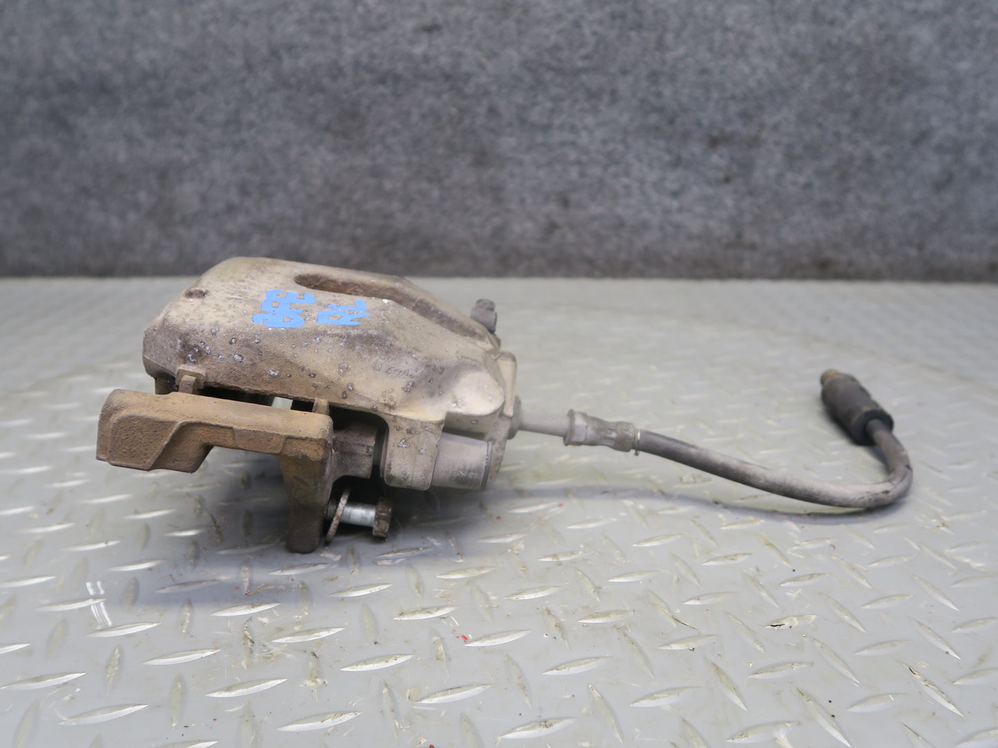 97-03 BMW E39 540i Sedan Set of 2 Rear Left & Right Brake Caliper  OEM