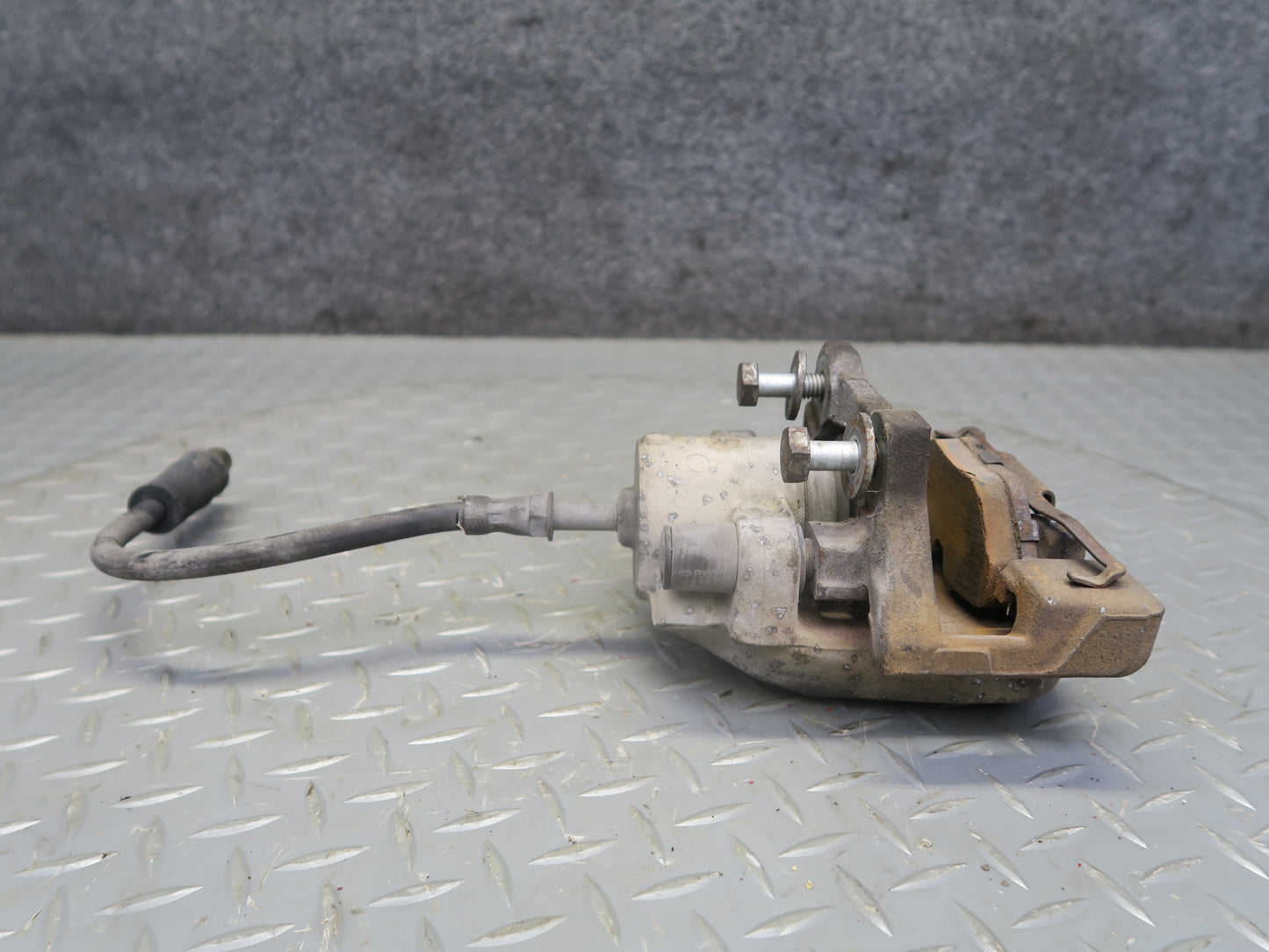 97-03 BMW E39 540i Sedan Set of 2 Rear Left & Right Brake Caliper  OEM