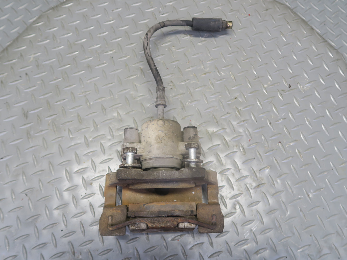 97-03 BMW E39 540i Sedan Set of 2 Rear Left & Right Brake Caliper  OEM
