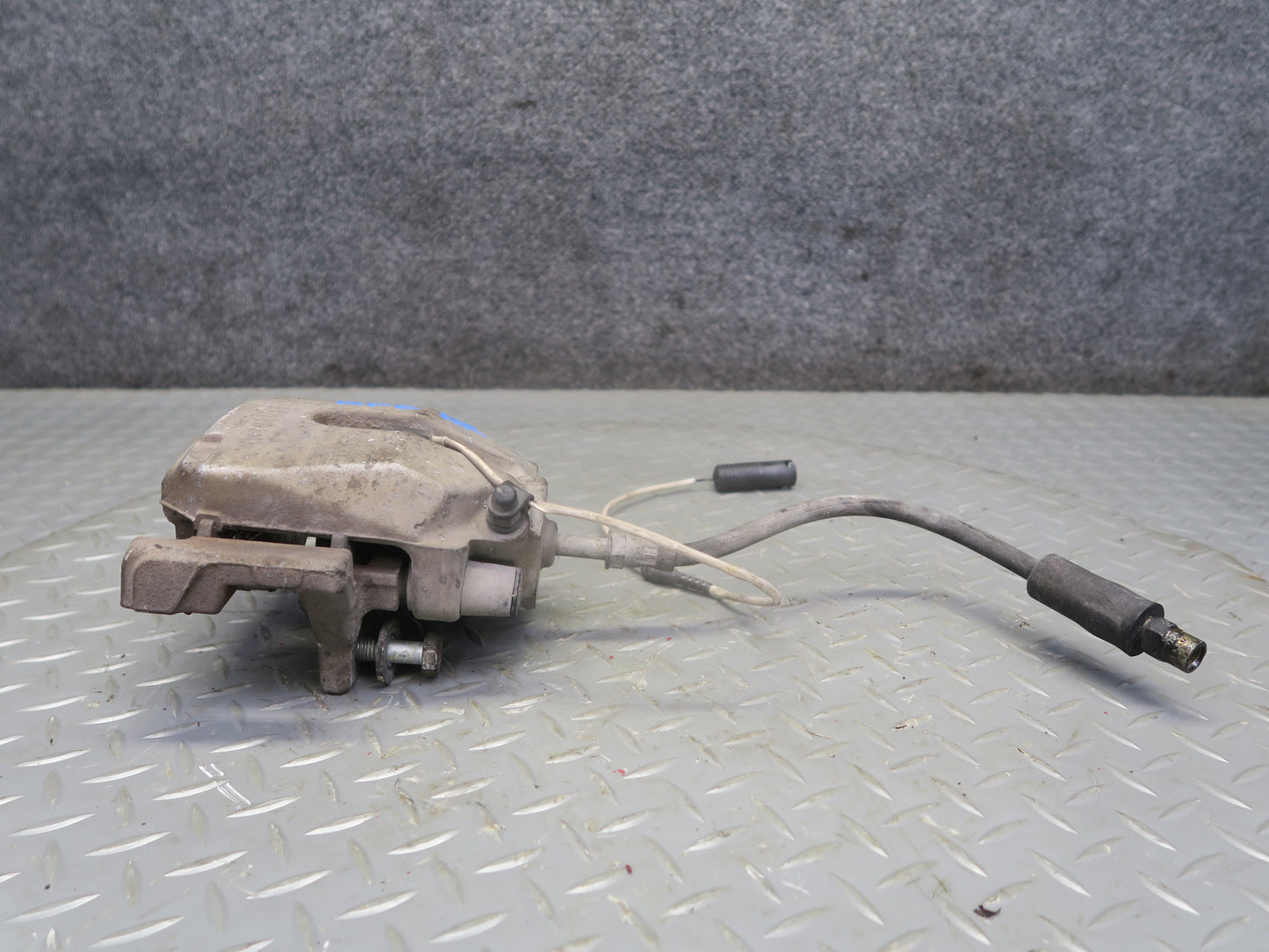 97-03 BMW E39 540i Sedan Set of 2 Rear Left & Right Brake Caliper  OEM