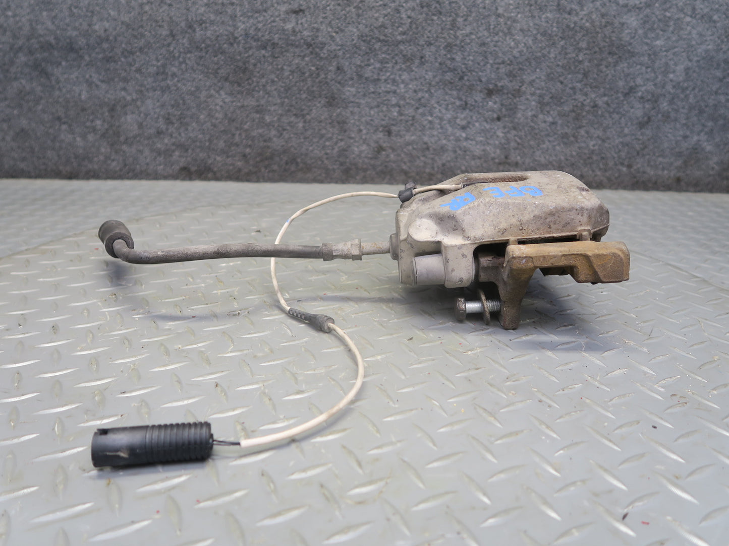 97-03 BMW E39 540i Sedan Set of 2 Rear Left & Right Brake Caliper  OEM