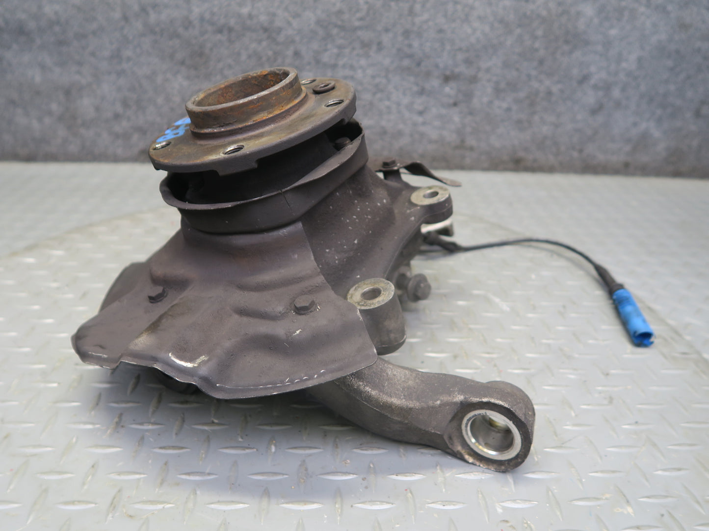 97-03 BMW E39 540i RWD Front Left Spindle Knuckle Wheel Hub Bearing OEM
