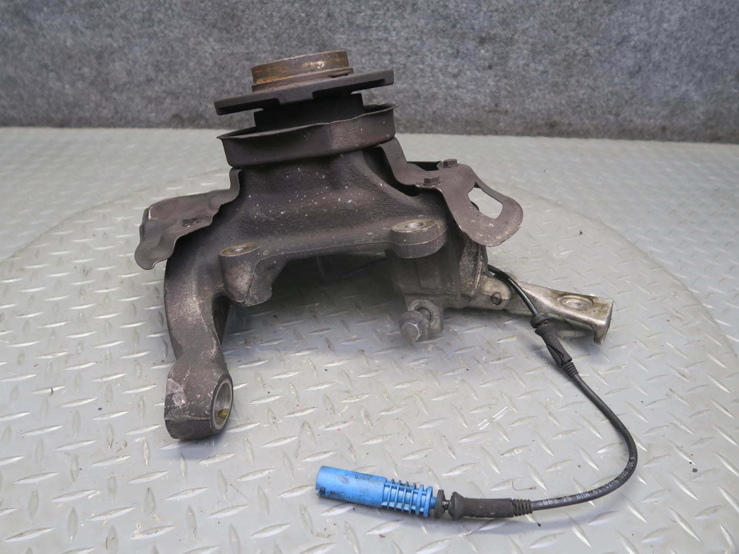97-03 BMW E39 540i RWD Front Left Spindle Knuckle Wheel Hub Bearing OEM