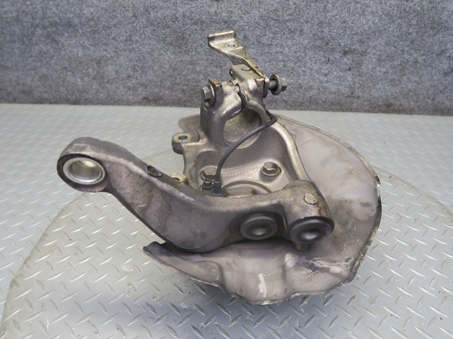 97-03 BMW E39 540i RWD Front Left Spindle Knuckle Wheel Hub Bearing OEM
