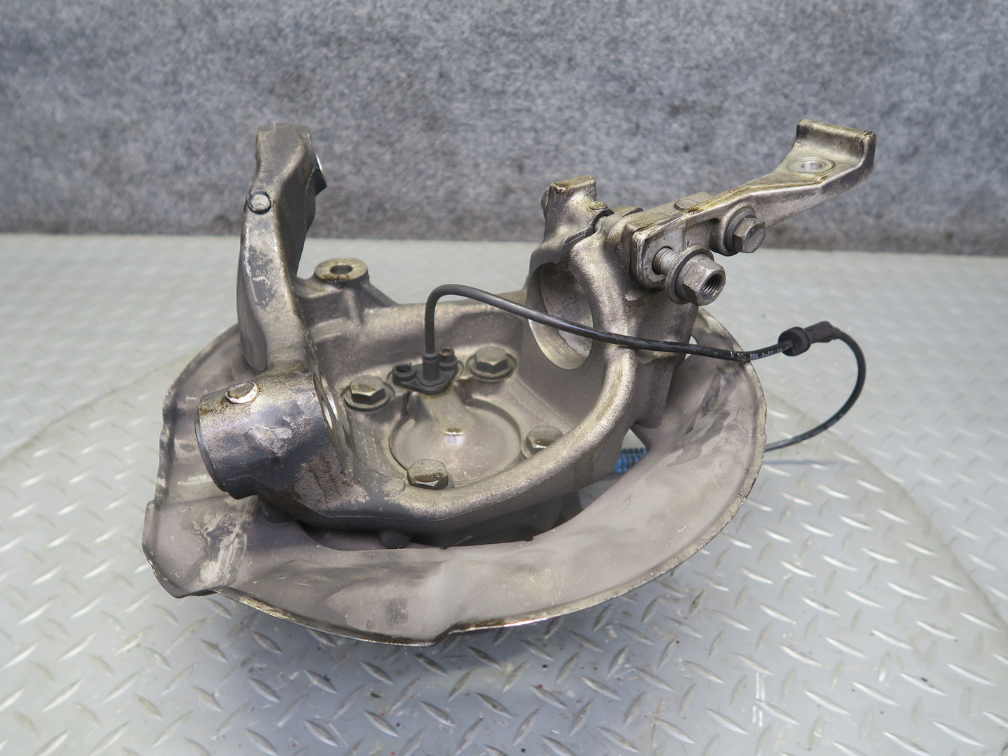 97-03 BMW E39 540i RWD Front Left Spindle Knuckle Wheel Hub Bearing OEM