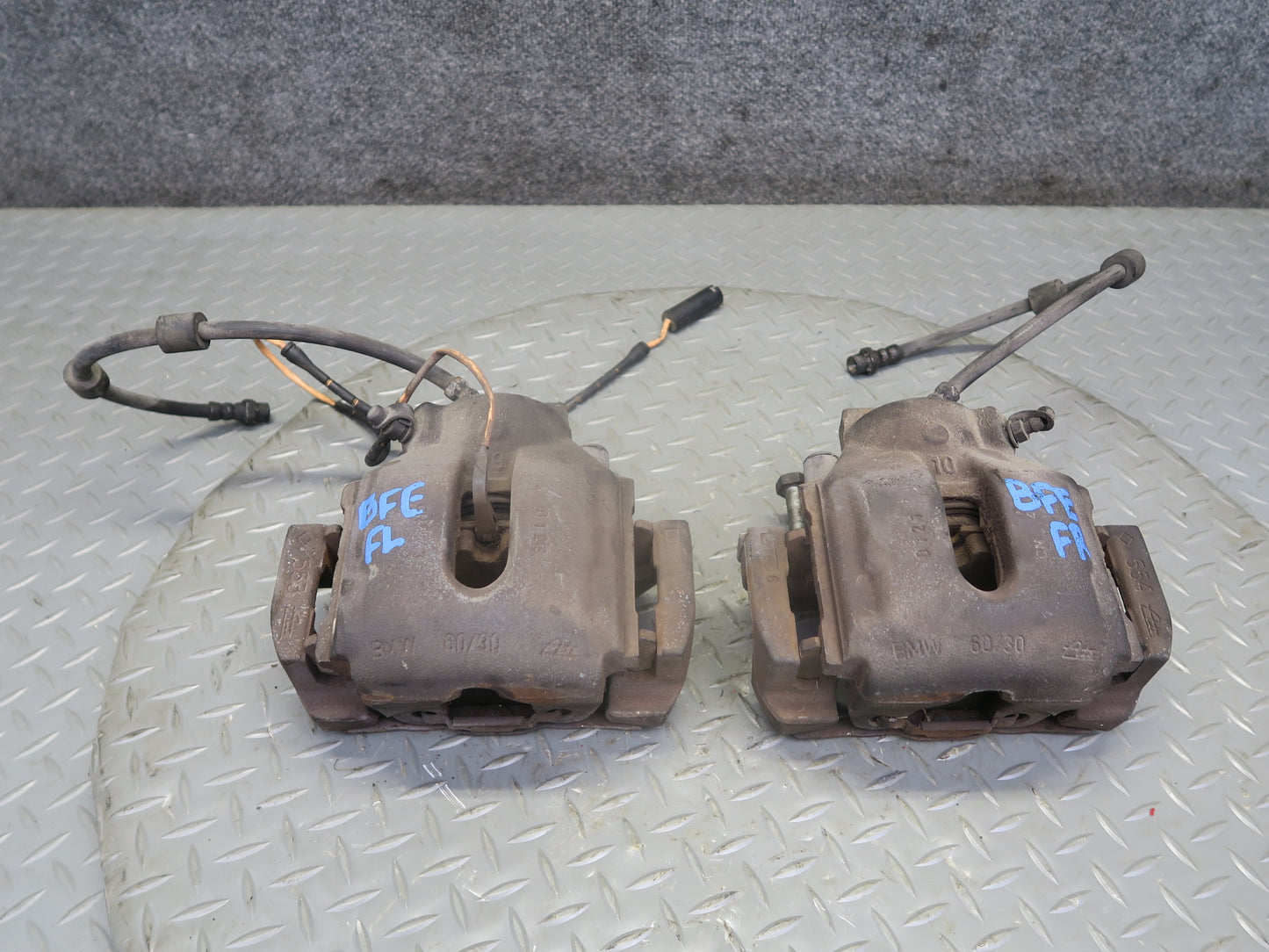 97-03 BMW E39 540i Set of 2 Front Left & Right Brake Caliper OEM