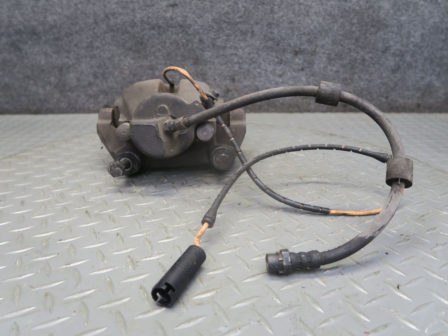 97-03 BMW E39 540i Set of 2 Front Left & Right Brake Caliper OEM