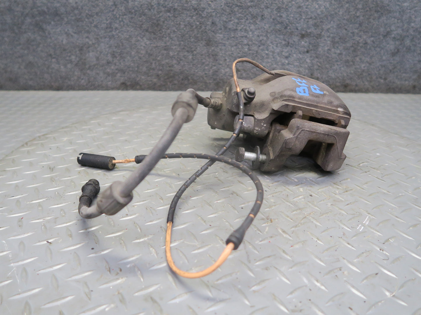 97-03 BMW E39 540i Set of 2 Front Left & Right Brake Caliper OEM