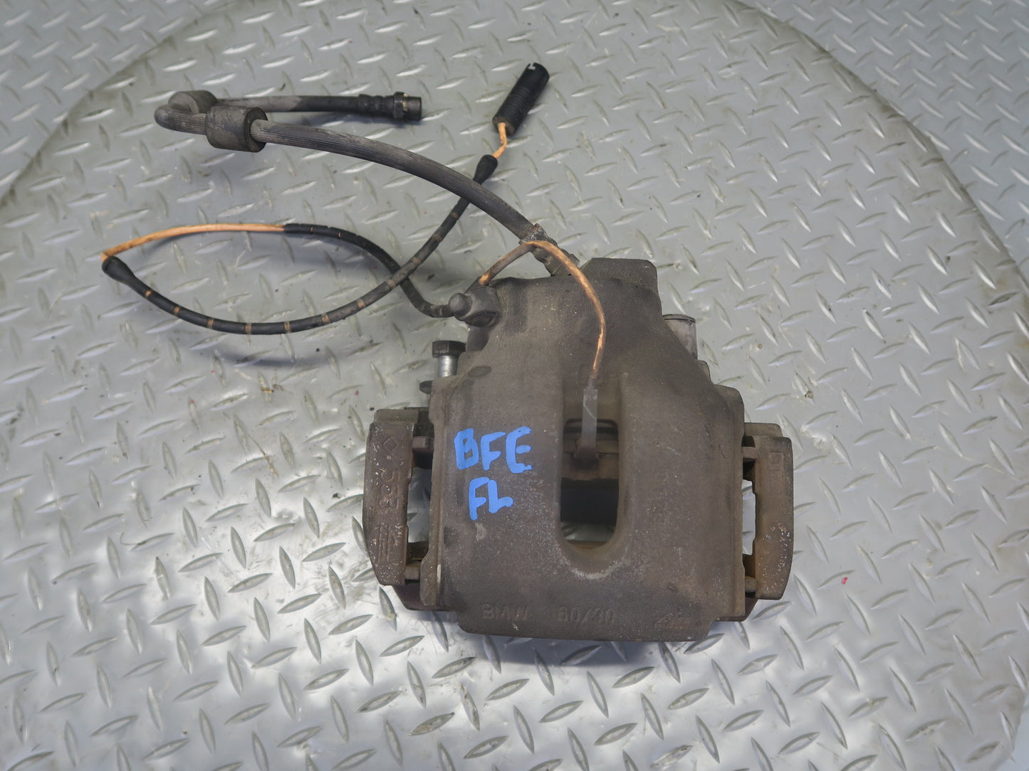 97-03 BMW E39 540i Set of 2 Front Left & Right Brake Caliper OEM