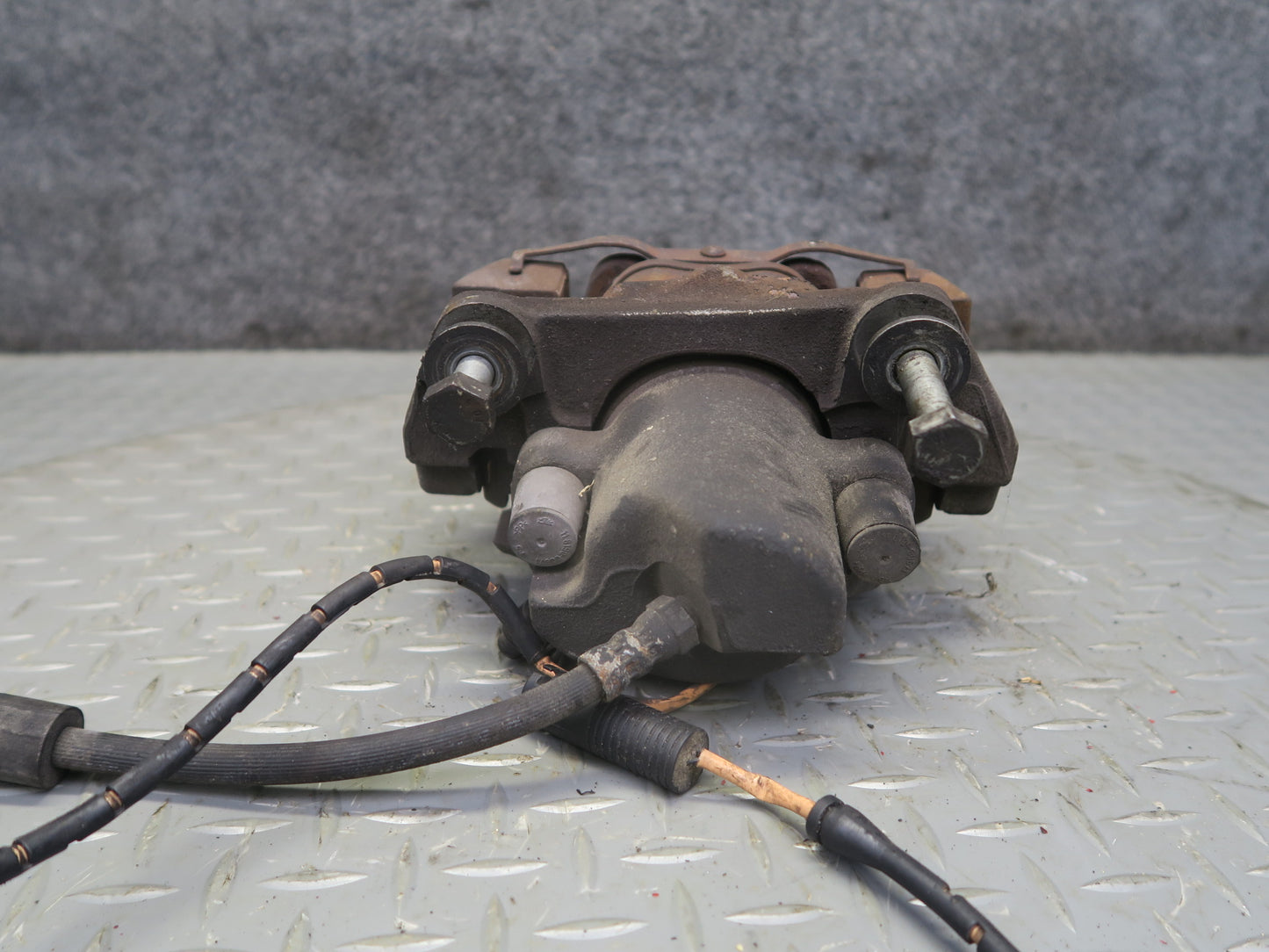 97-03 BMW E39 540i Set of 2 Front Left & Right Brake Caliper OEM